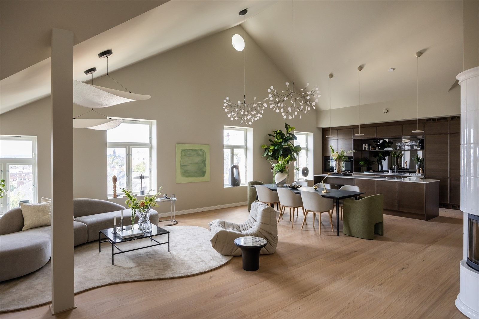 Velkommen til denne attraktive toppleiligheten i Johannes Bruns gate 8. Galleribilde