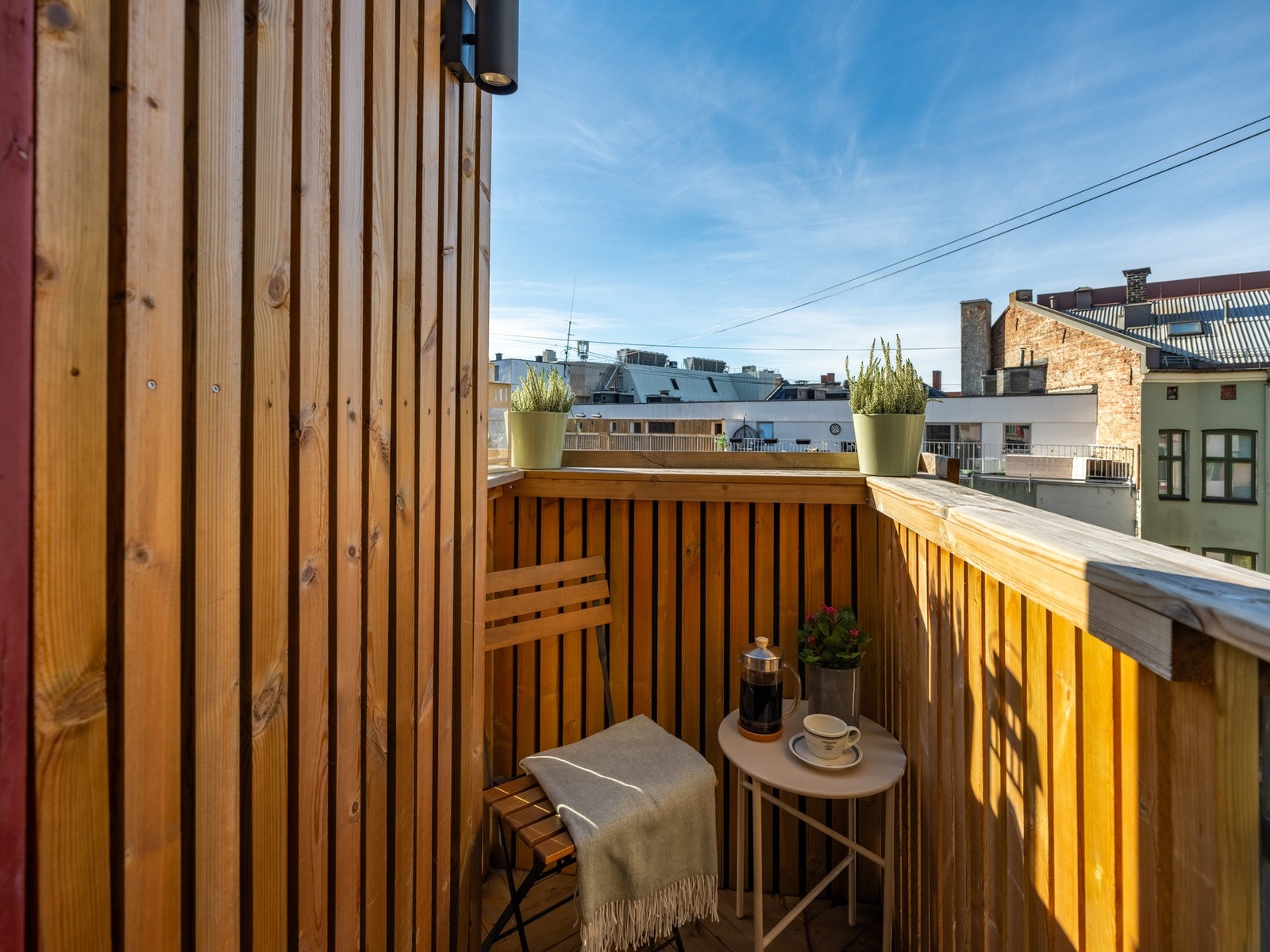 Balkongen er sydvestvendt og noe for deg selv, følelsen av å være på toppen er skikkelig god. Galleribilde