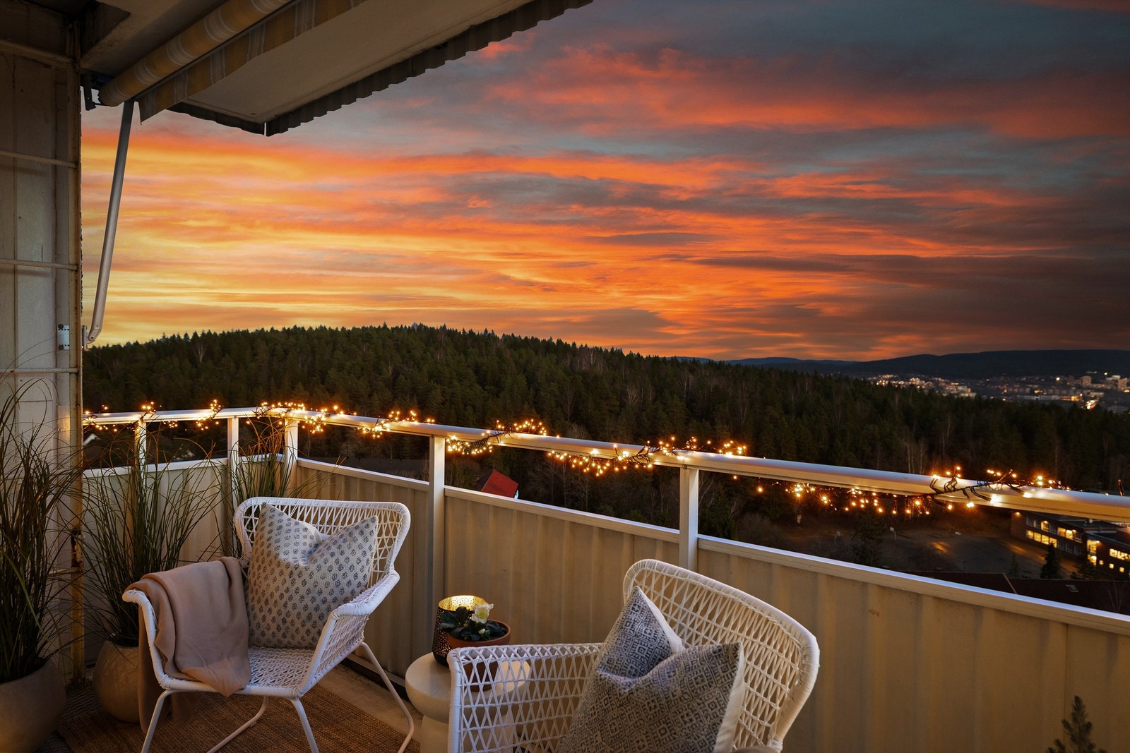 Den sydøstvendte balkongen har sol fra tidlig morgen og utover ettermiddagen Galleribilde