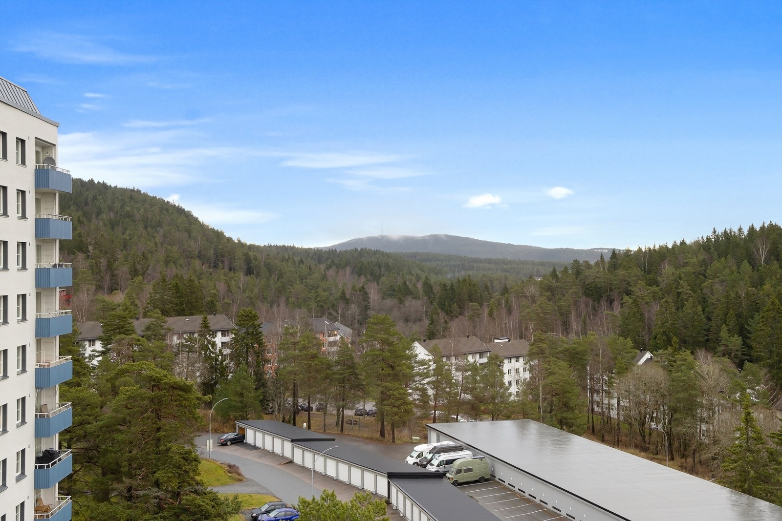 Sydøstvendt balkong på hele 6 kvm med gode lys- og solforhold Galleribilde