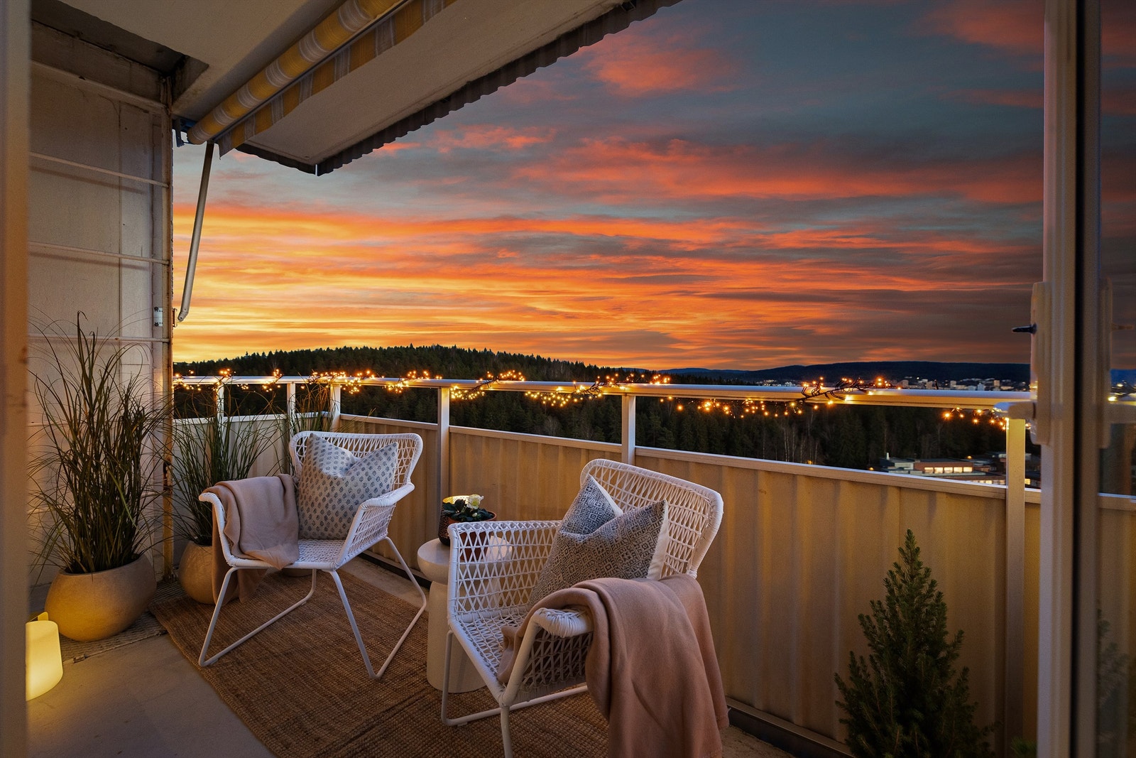 Leiligheten har en svært attraktiv beliggenhet på hjørnet i 9.etg., med balkong på hele 6 kvm! Galleribilde