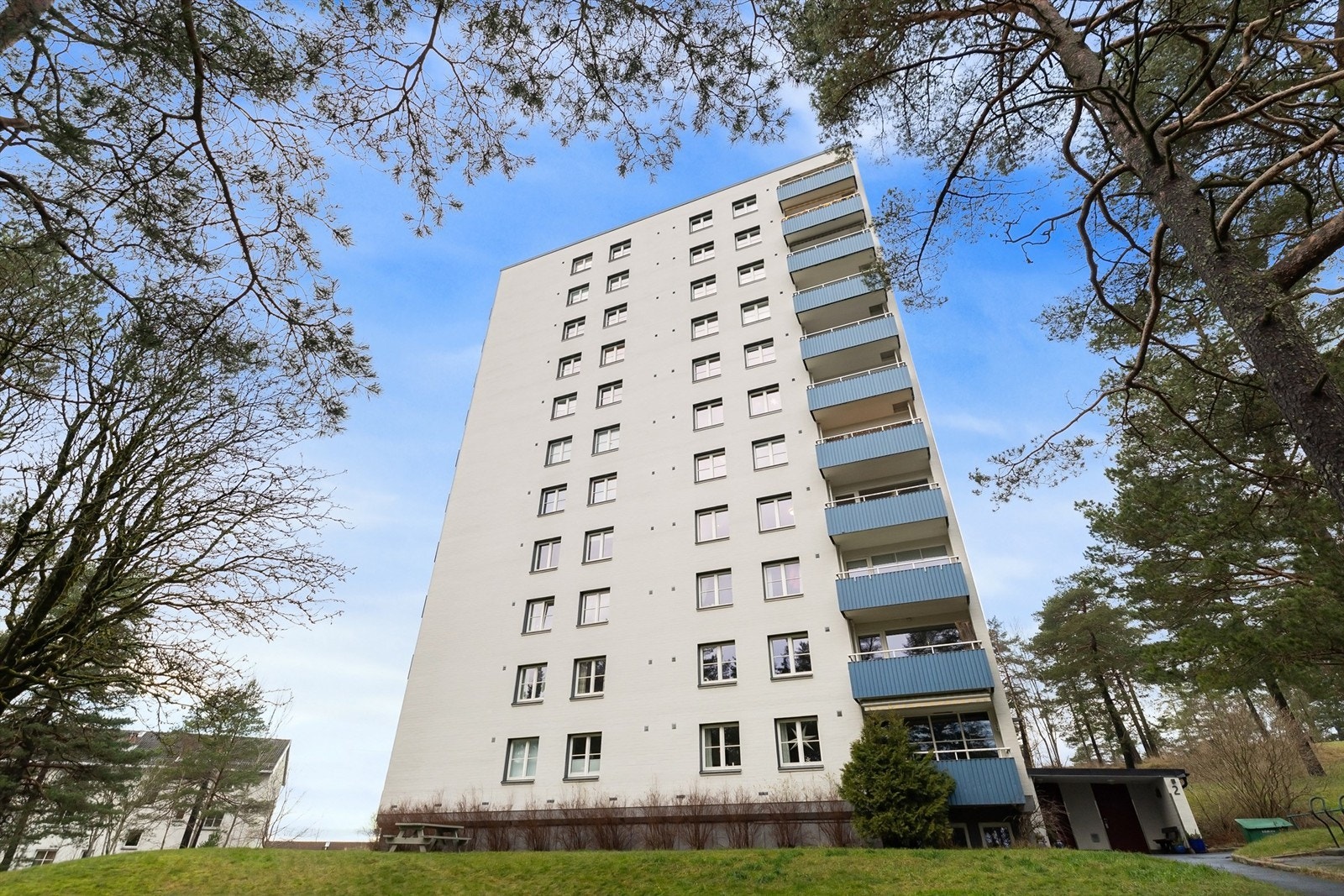 Fasade - Her får du både store grøntområder og marka like utenfor døren! Galleribilde