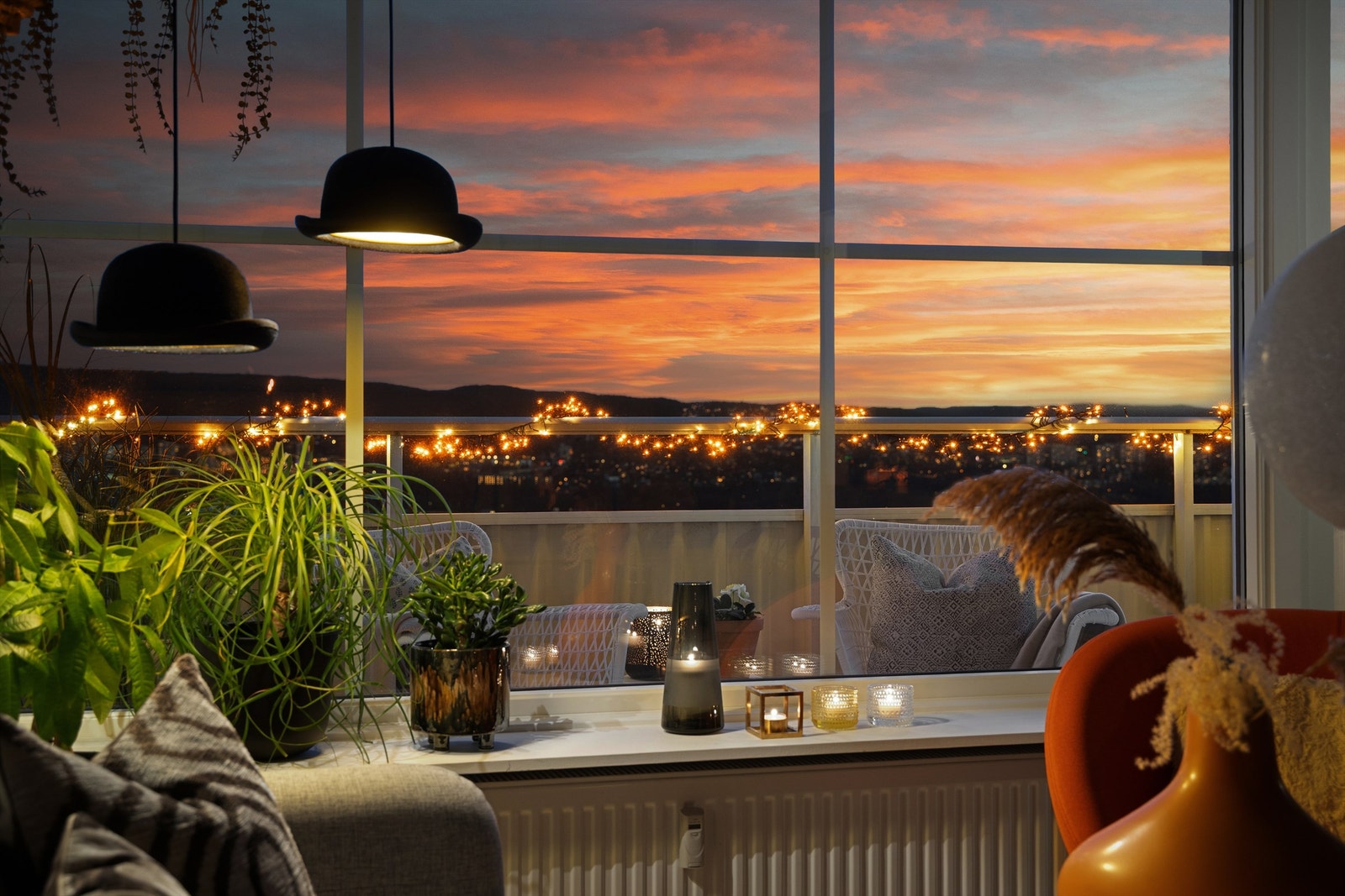 Her kan utsikten nytes både fra middagsbordet og sofakroken Galleribilde