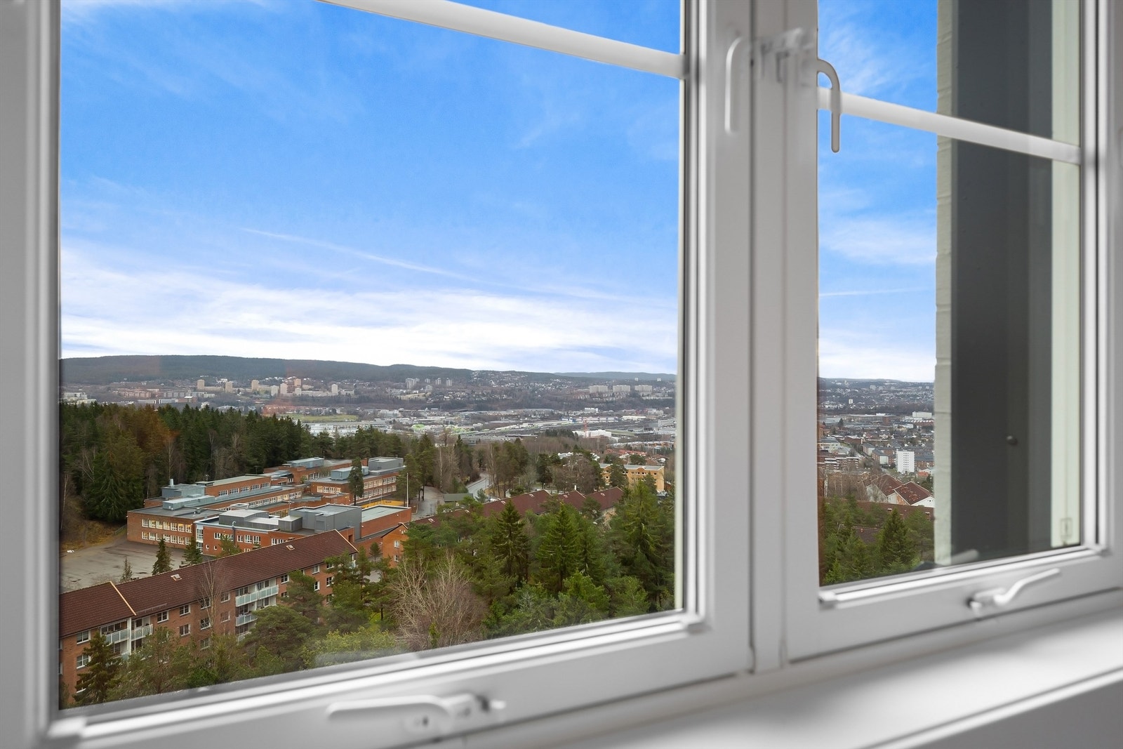 Her kan kokken kokkelere i timesvis med en helt rå og unik utsikt! Galleribilde