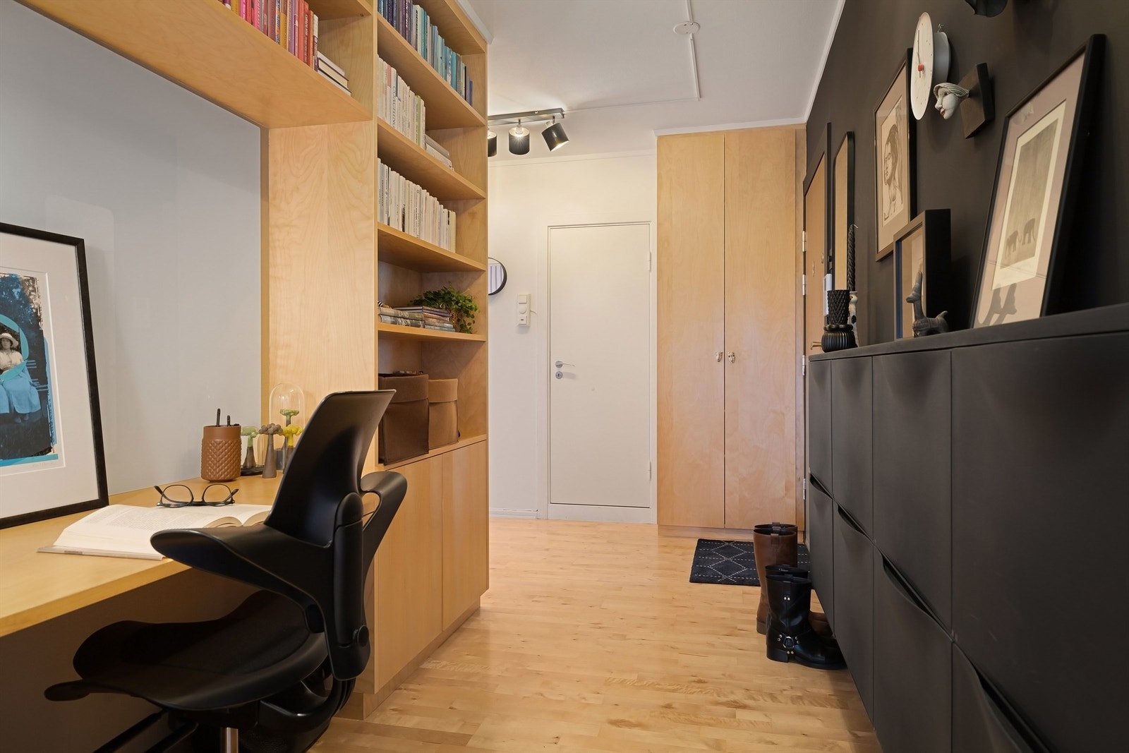 Leiligheten disponerer i tillegg en bod på loft på 6 kvm gulvflate samt en kjellerbod på 3 kvm Galleribilde