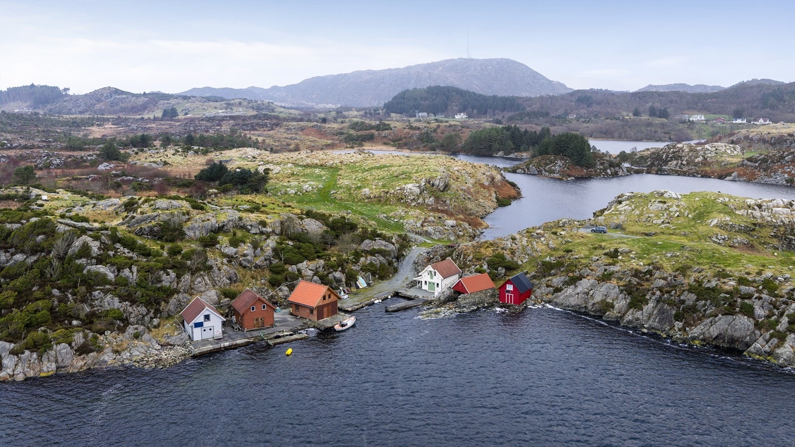 Eiendommen byr på et vell av muligheter for rekreasjon, bading, fiske og oppdagelsesturer. Galleribilde