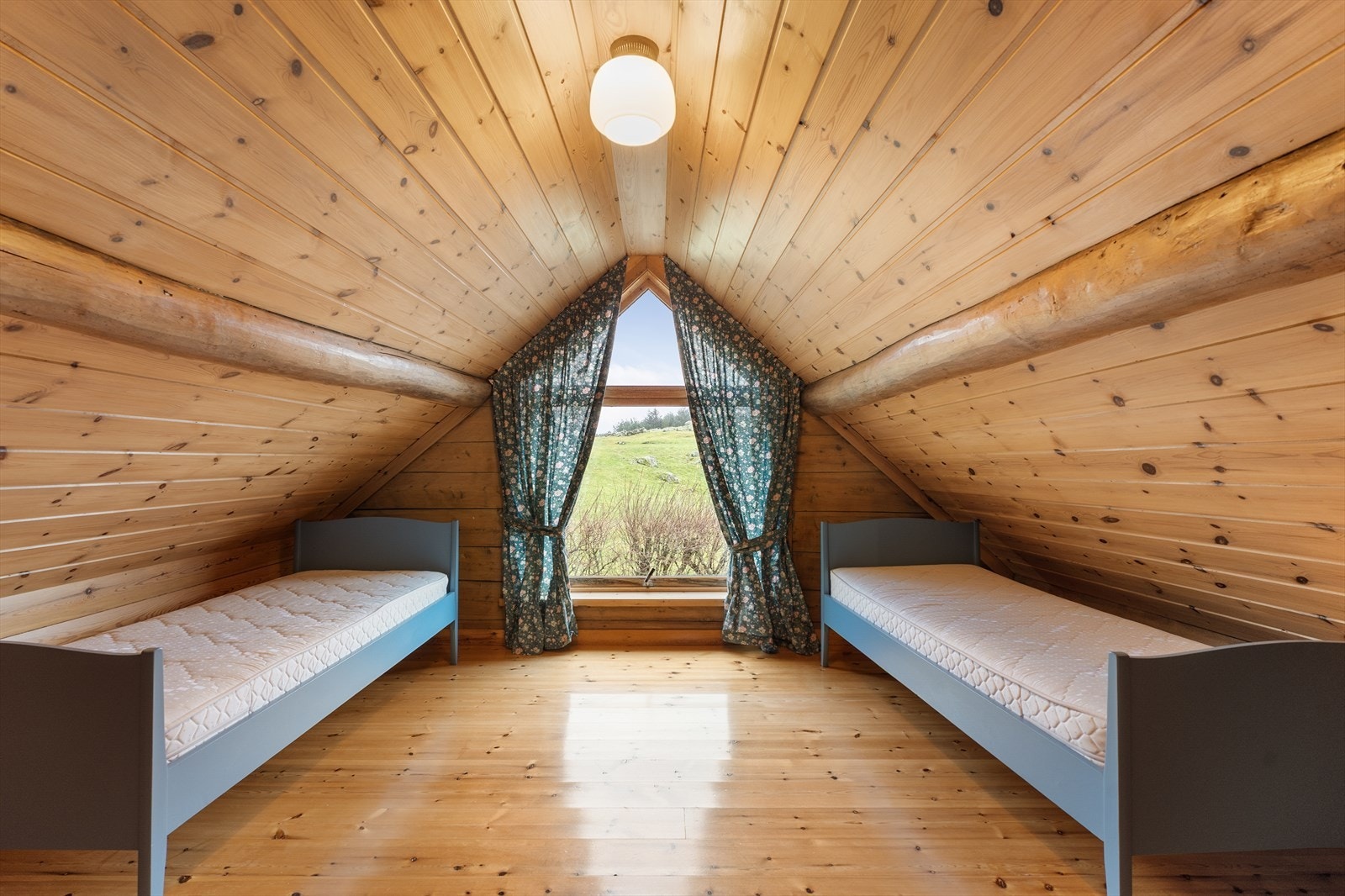 Loft (ikke godkjent for varig opphold). Galleribilde