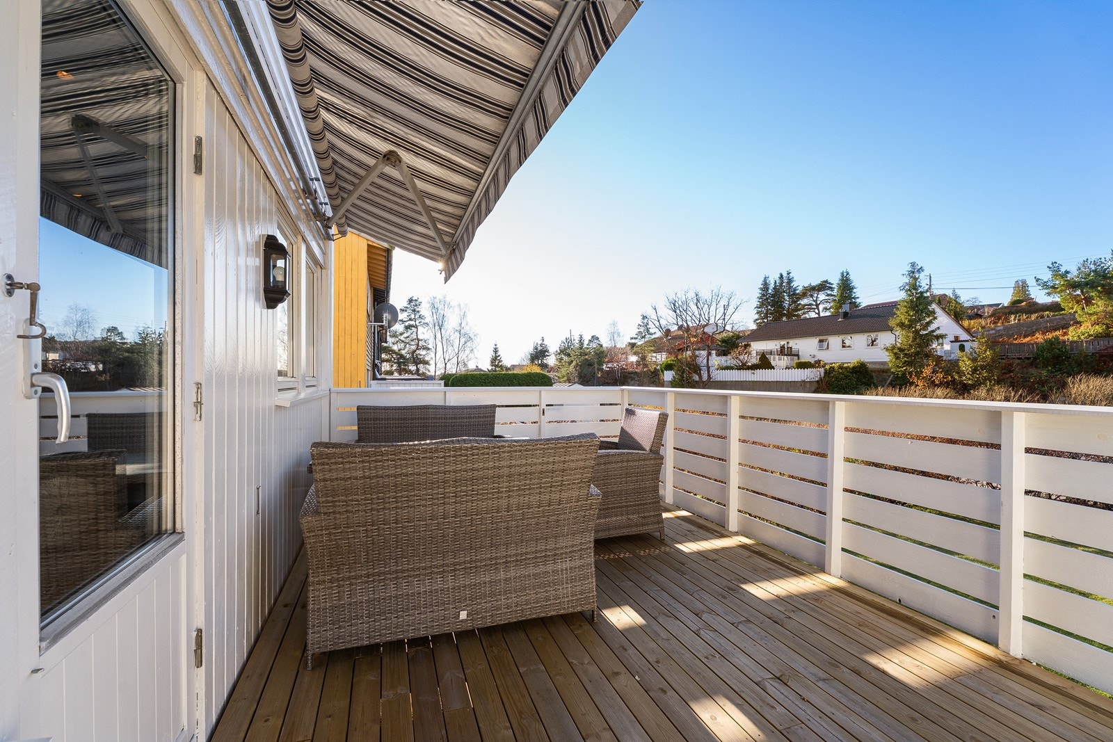 Stemningsbilde på terrasse. Galleribilde