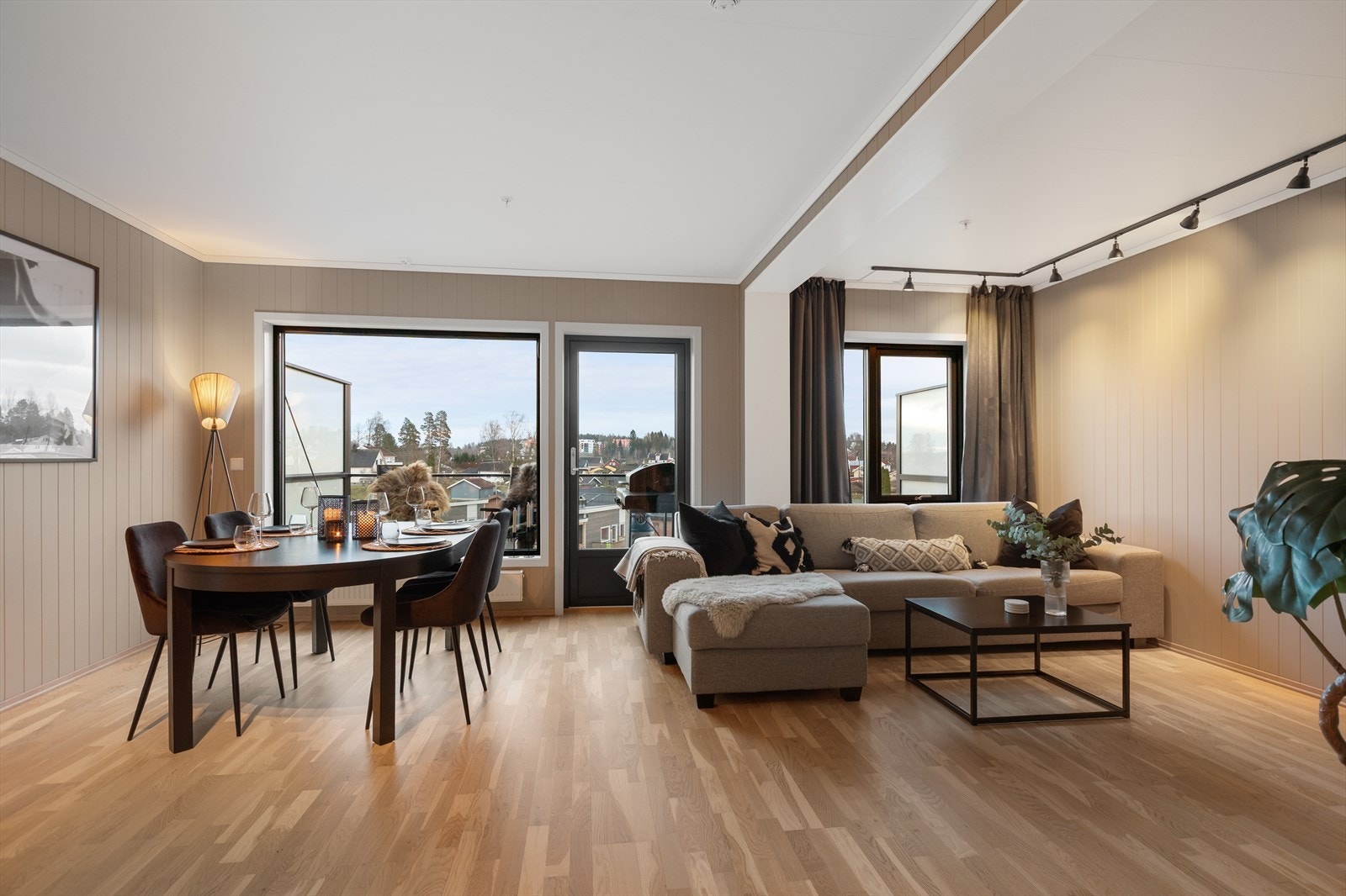 Eiendomsmegler 1 v/Jonas Lundby har den store gleden av å presentere Statsrådvegen 122A! Foto. Hege Leren Galleribilde