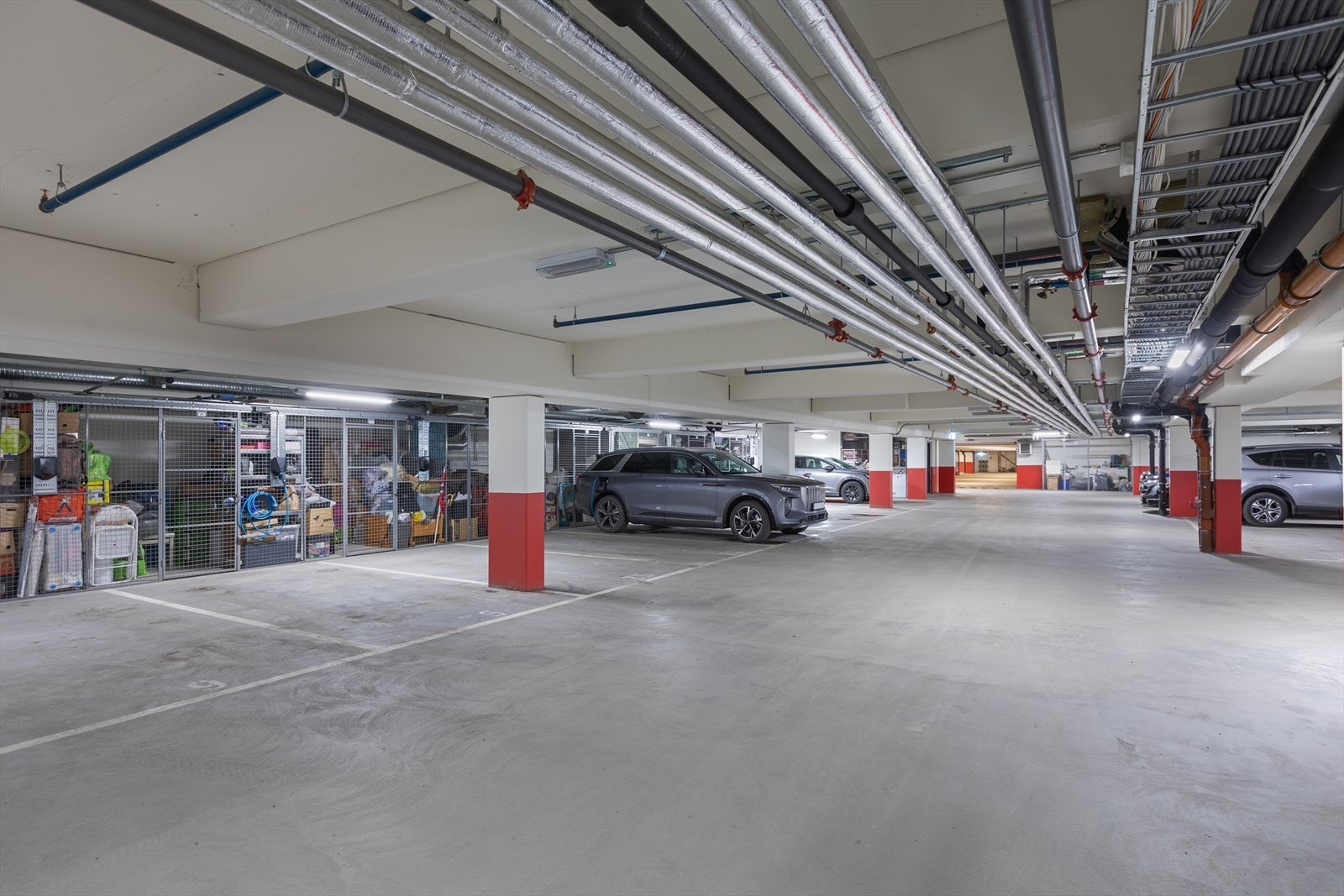 Det medfølger garasjeplass med elbillader og en bod på 5 m² i fellesanlegget. Galleribilde