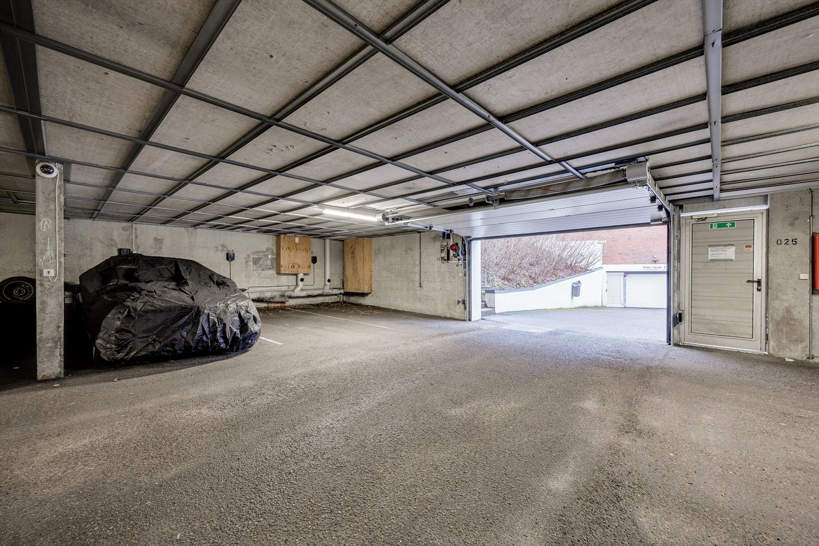 Garasjeplass i felles garasjeanlegg Galleribilde