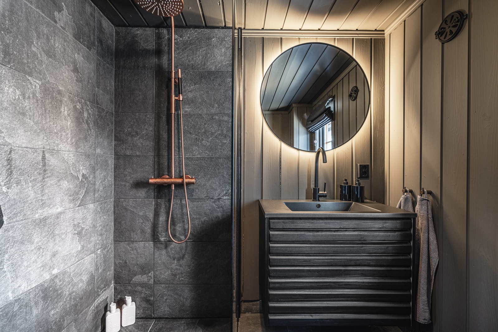 Tapwell dusj i kobber + servantbatteri fra Scandtap Galleribilde