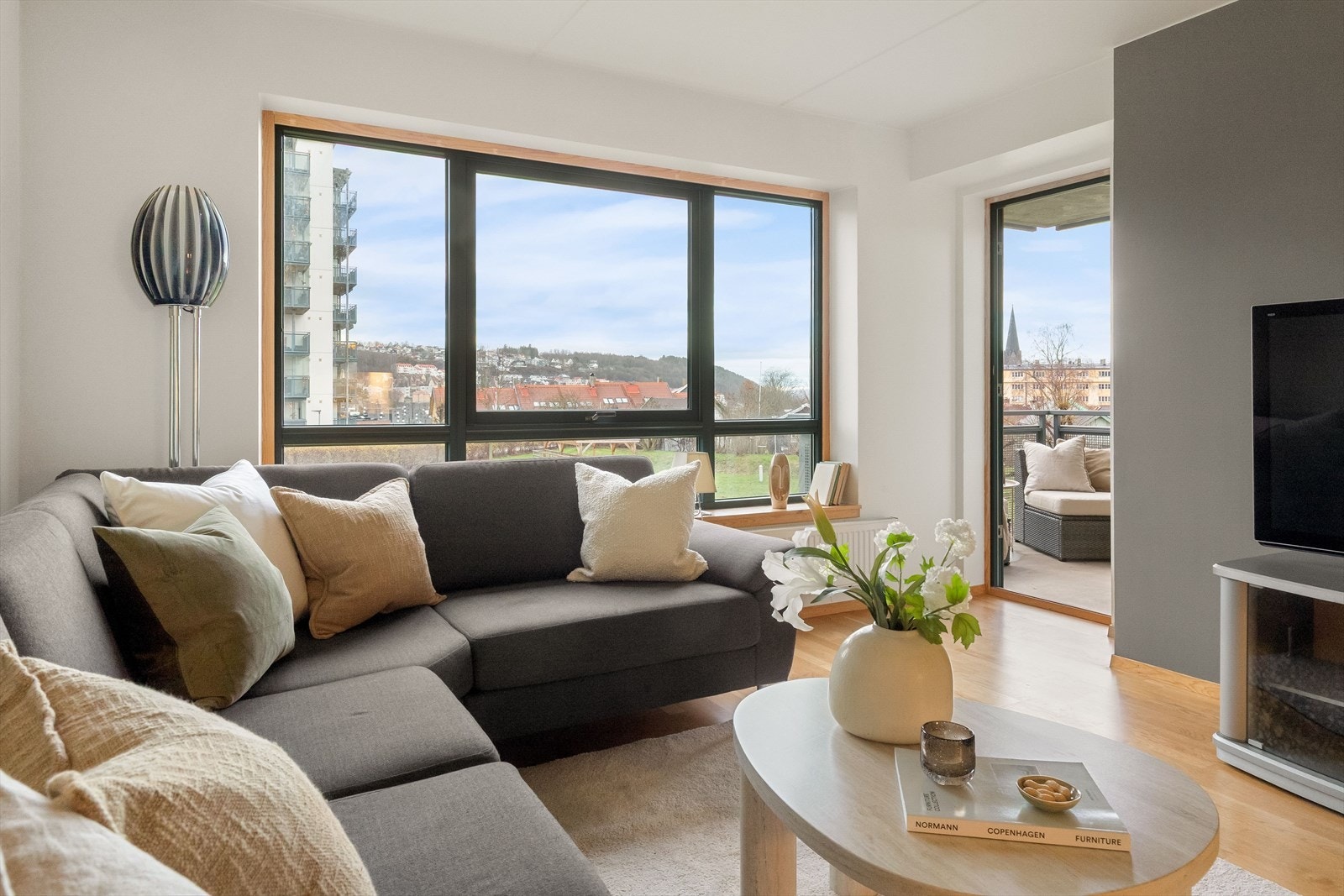 Leiligheten var ny i 2004 og fremstår velholdt og pen med standard hovedsakelig fra byggeår. Galleribilde