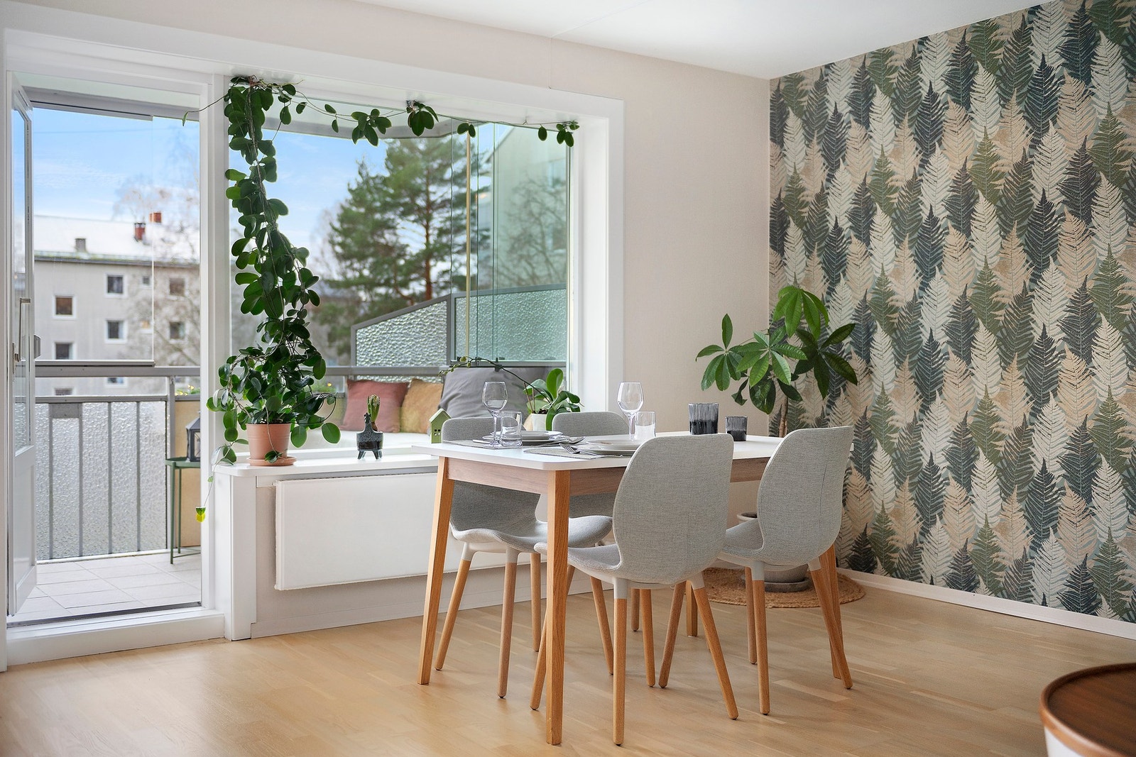 God plass til spisegruppen Galleribilde