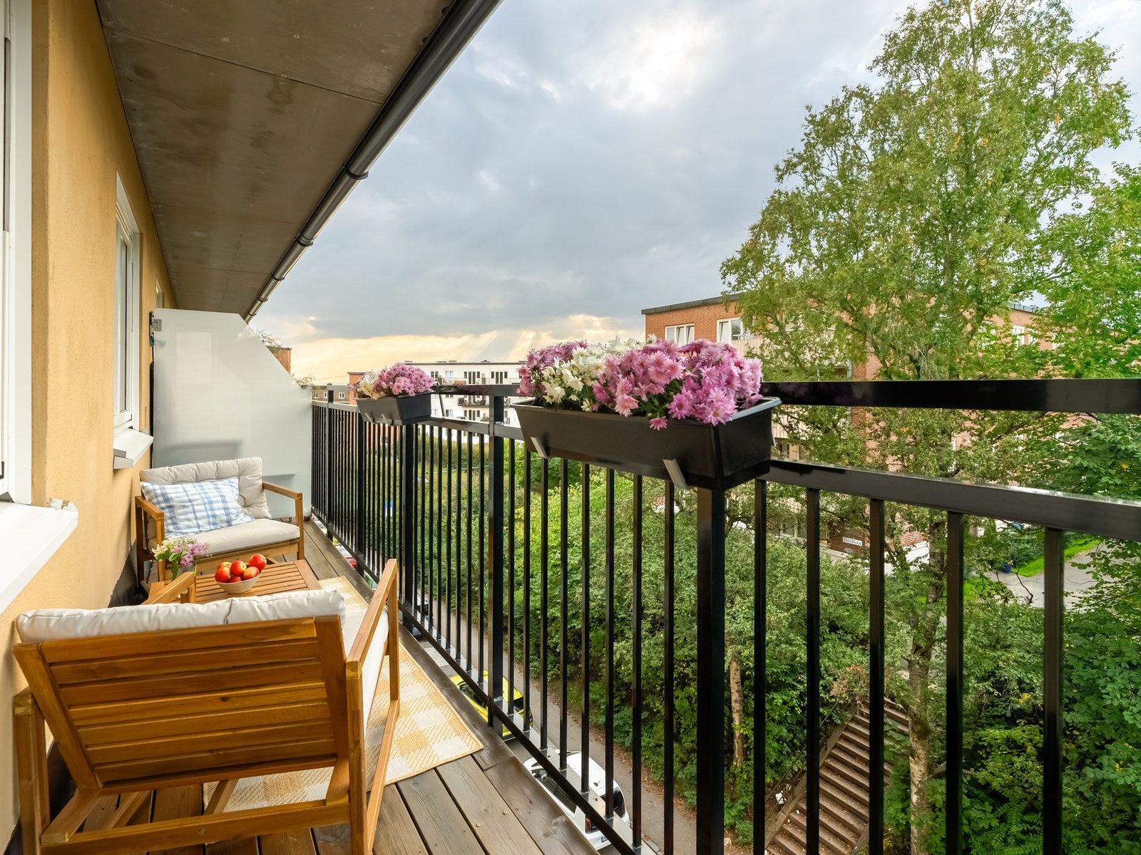 Du kommer til å elske balkongen! Den er solrik og nordvestvendt, og er ca. 8,3 m². Galleribilde