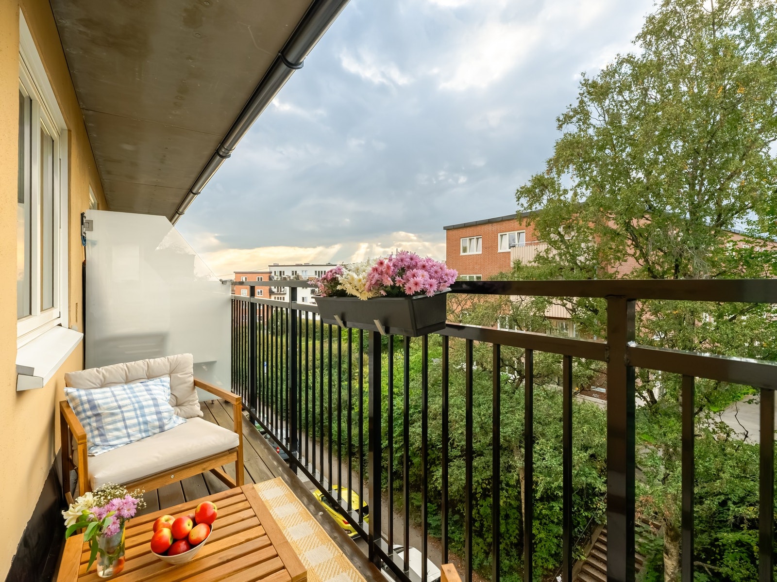 Balkongen ble oppført i 2014. Både vinduer og balkongdøra er fra samme år. Galleribilde