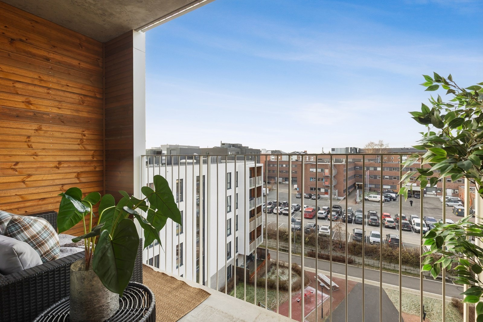 Solrik balkong med ingen gjenboere Galleribilde