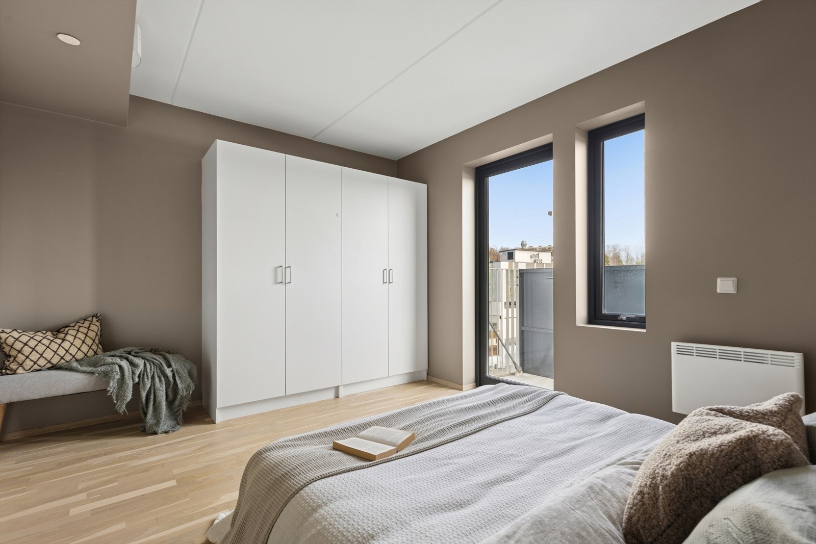 Hovedsoverom med utgang til balkong Galleribilde