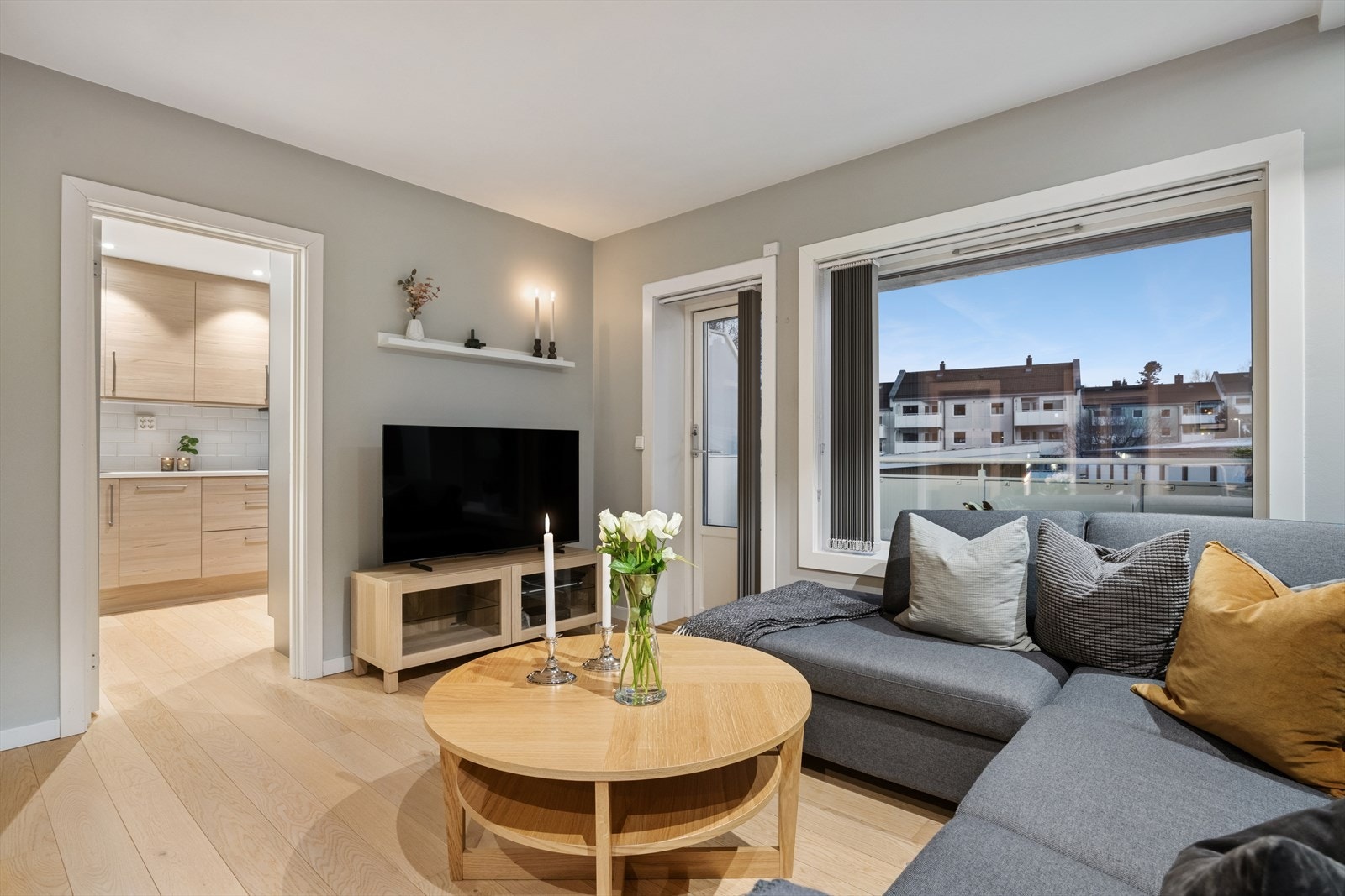 Leiligheten holder god standard etter oppussing i 2017 og har en praktisk planløsning med gode rom. Galleribilde