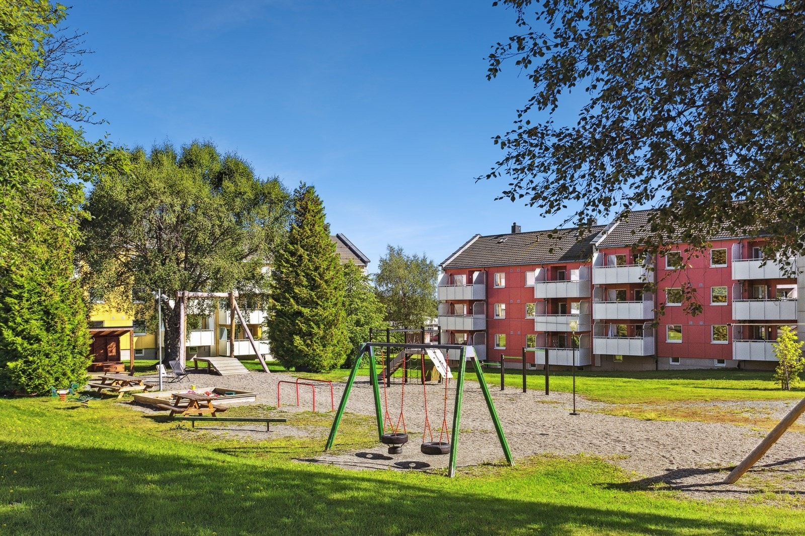 Et flott borettslag med fine grønt arealer, lekeplasser og samlingspunkt. Galleribilde