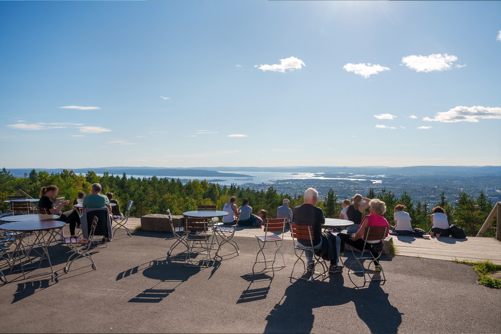 Du kan også ta beina fatt å nyte den nydelige turen opp til Grefsenkollen. Her har de god pizza! Galleribilde