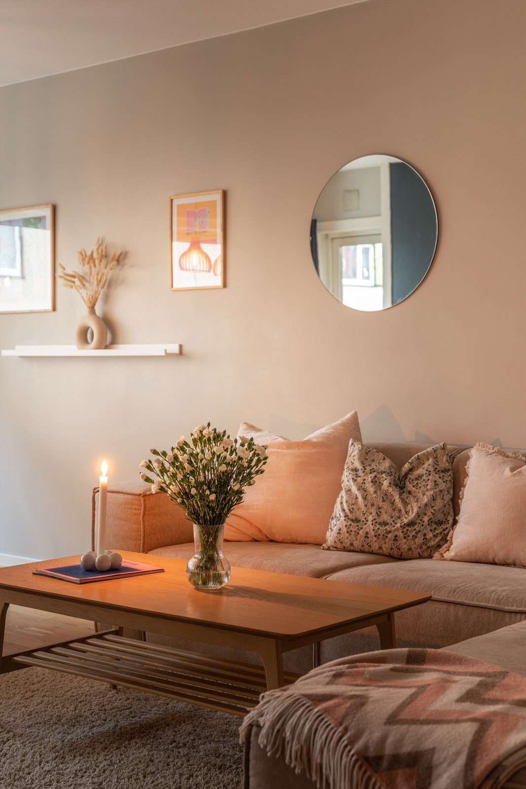 Varmtvann og fyring er inkludert i fellesutgiftene, og sparer deg mye på strømkostnadene i månenden. Galleribilde