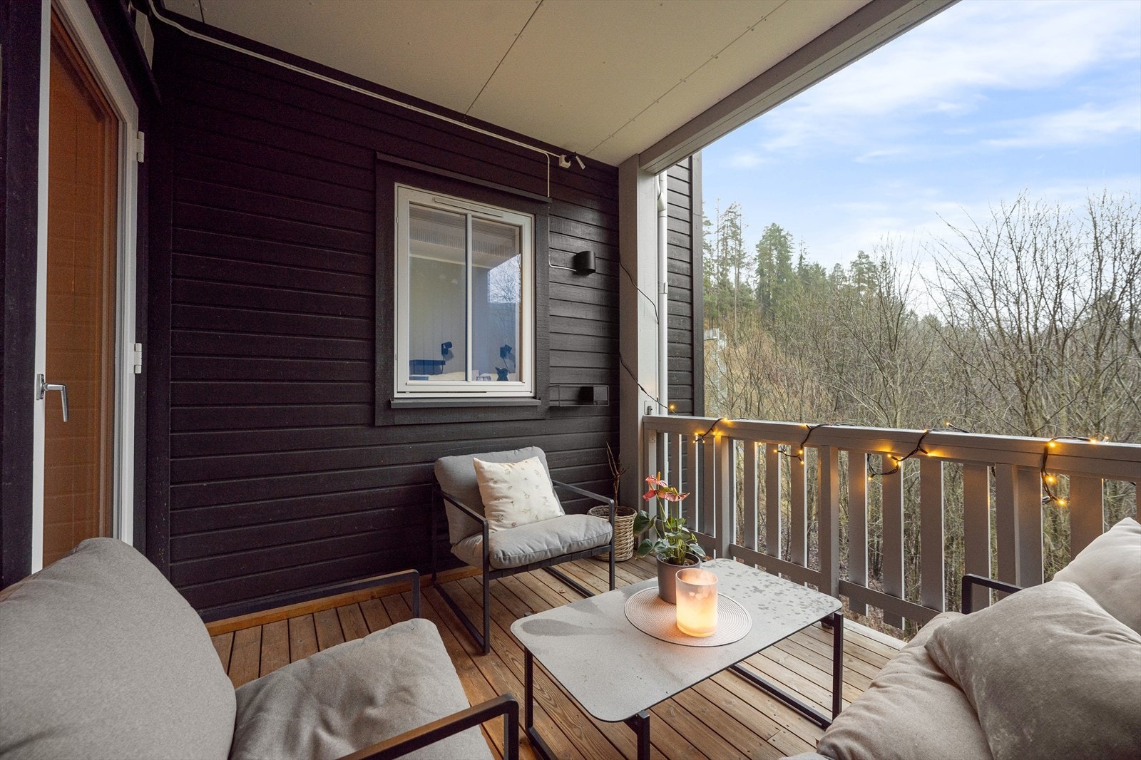 Det er vindu fra soverommet ut mot balkongen. Galleribilde