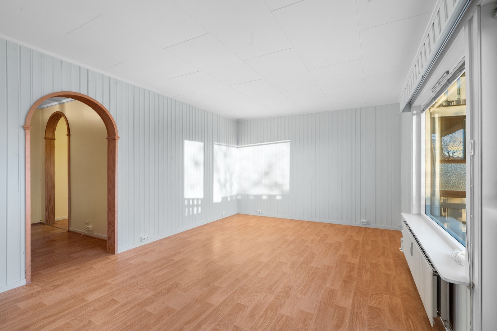 Stuen er forholdsvis romslig og er på ca 20 kvm Galleribilde