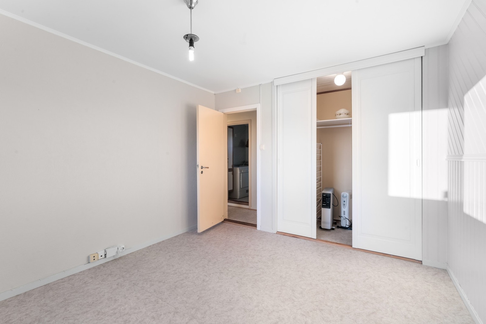 Romslig bod på ca 14 kvm Galleribilde