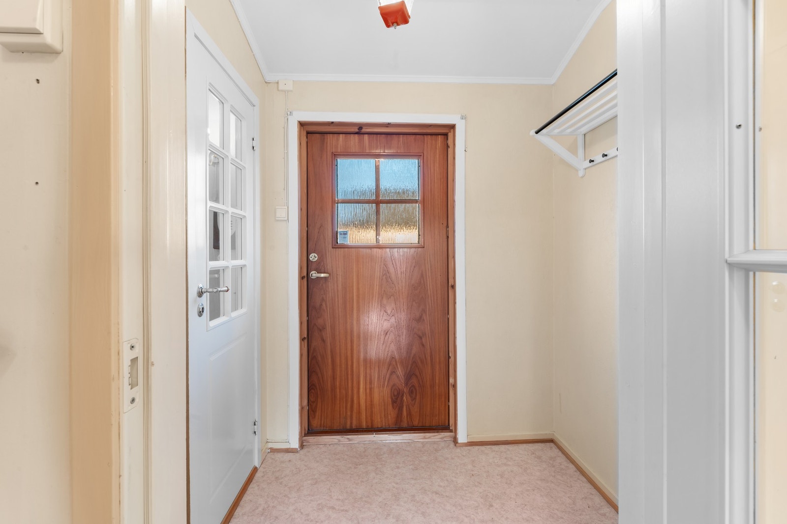 Velkommen inn - Fra entrèen har du direkte adkomst til toalettrom Galleribilde