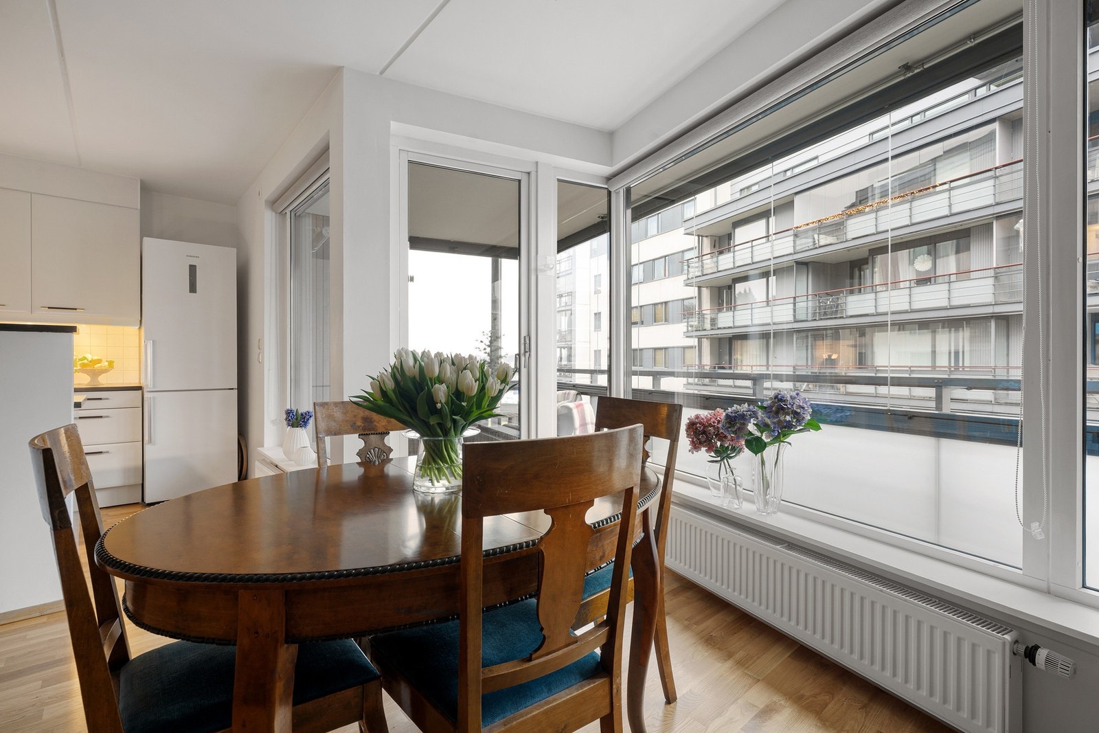 Fra stuen kan du ta deg til den fantastiske balkongen på 10 kvm. Galleribilde