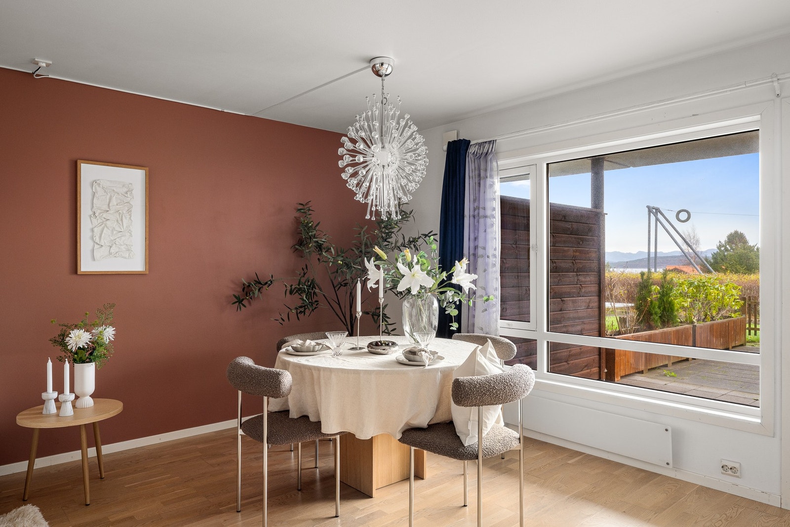 Leiligheten holder en lys og gjennomgående innbydende standard. Galleribilde