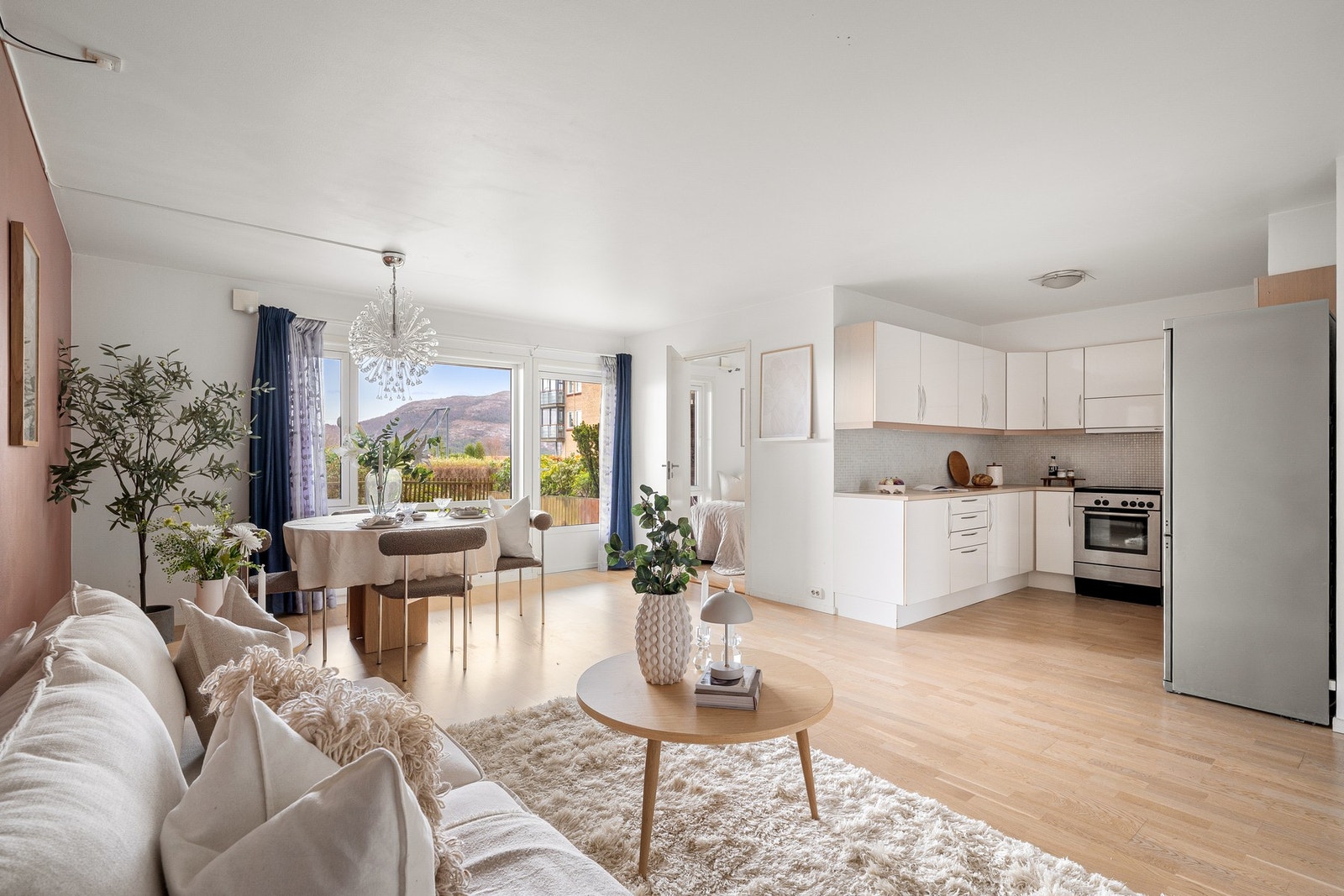 Privatmegleren v/Joakim Vier presenterer Sørflåtveien 76. Galleribilde