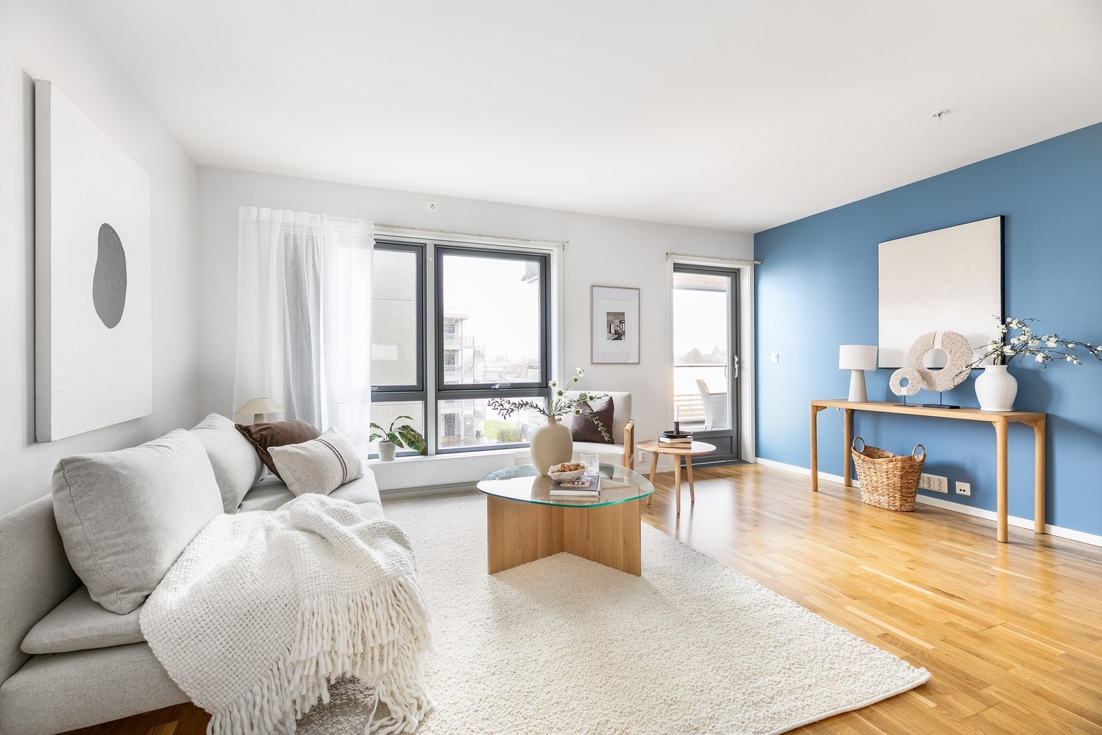 Leiligheten ble ferdigstilt i 2018 og er i dag velholdt. Plasseringen i blokken gir lite direkte innsyn fra øvrige leiligheter. Galleribilde