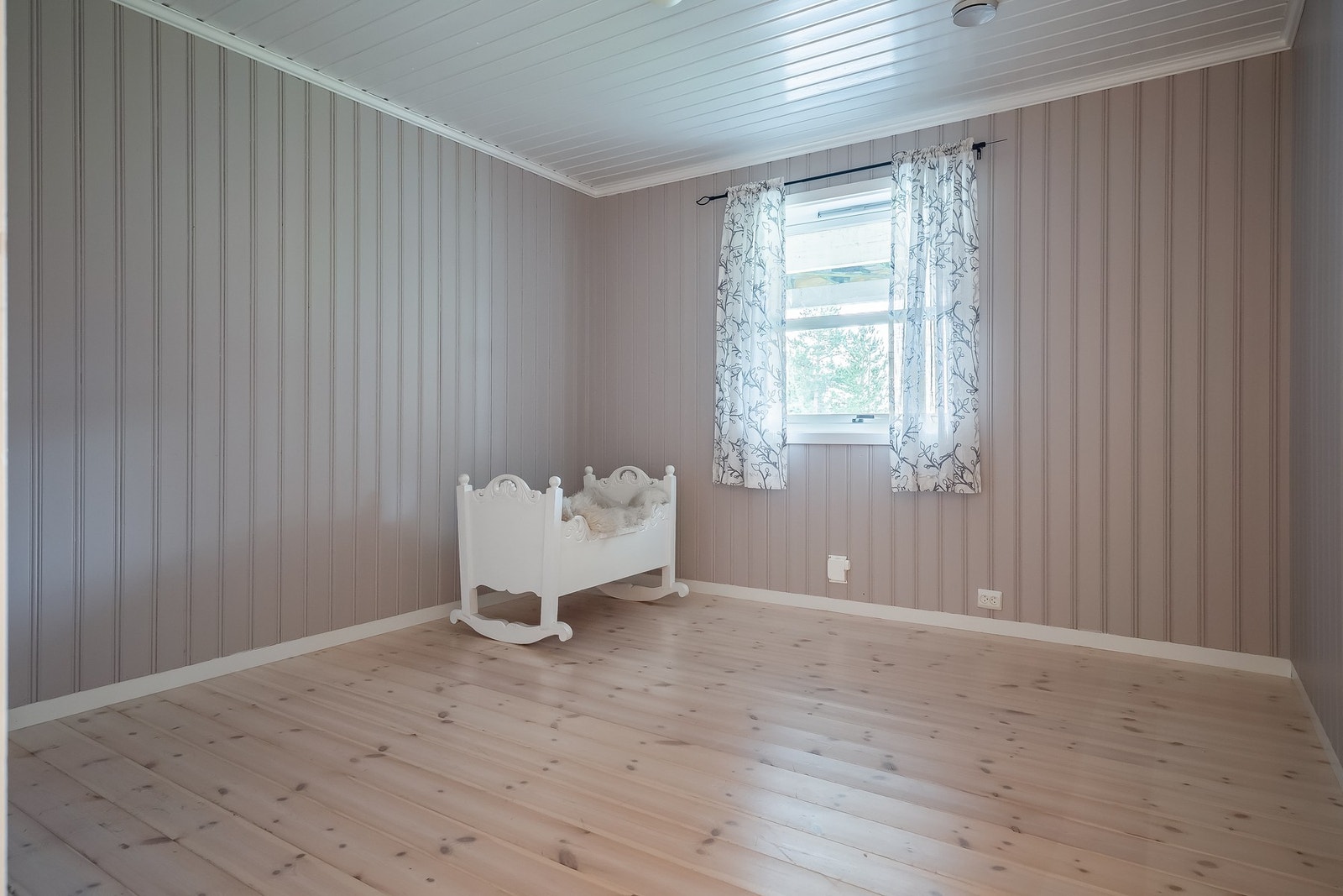 Begge rommene er praktisk utformet slik at man har fleksible møbleringsmuligheter. Galleribilde