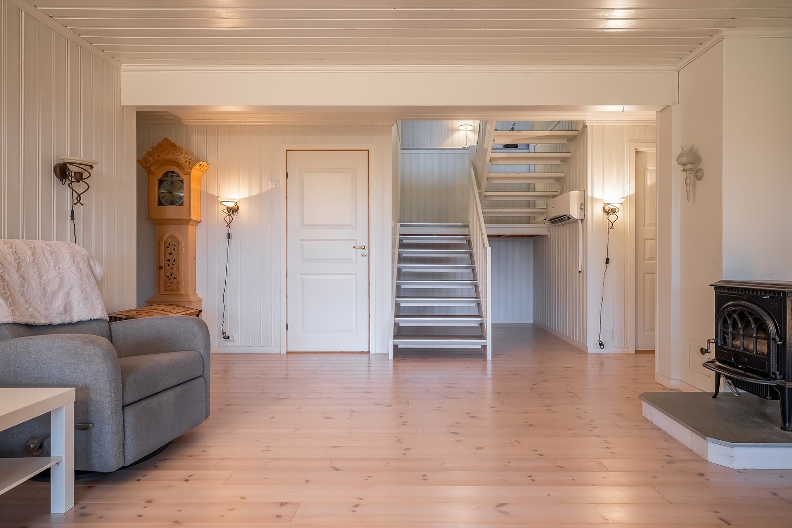 Egen kjellerstue på hele 29 kvm. Dette anses som ettertraktet for større familier og barnefamilier. Galleribilde