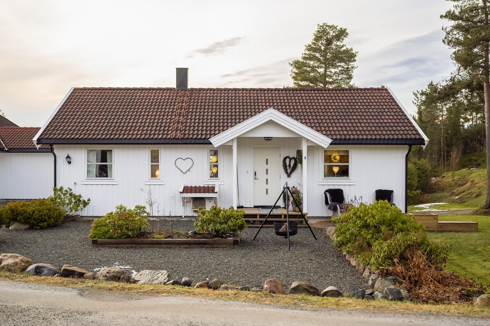 Boligen ligger med gangavstand til både skole og barnehage. Galleribilde