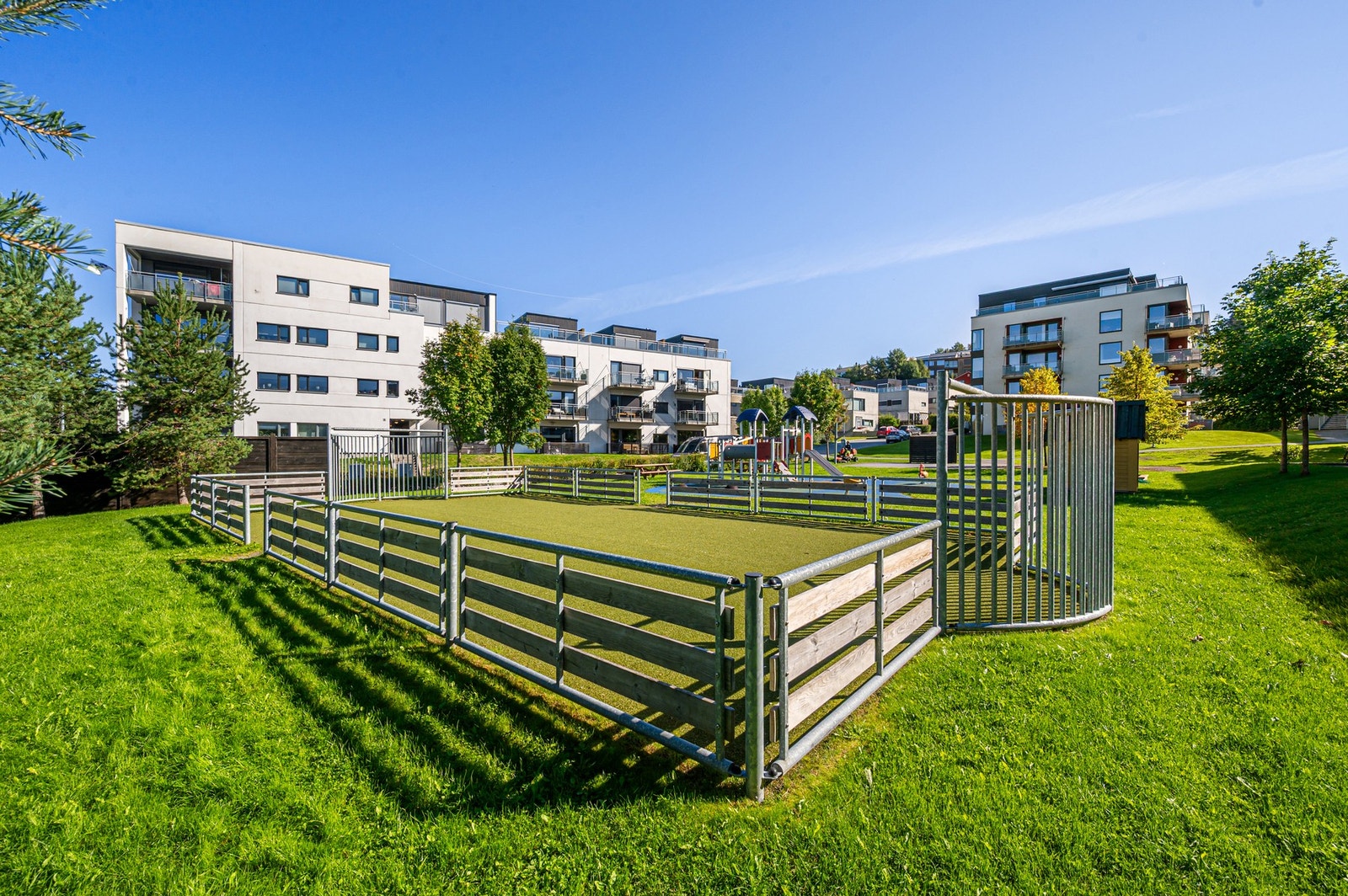 Her har man bl.a flere lekestativ og en ballbinge. Galleribilde