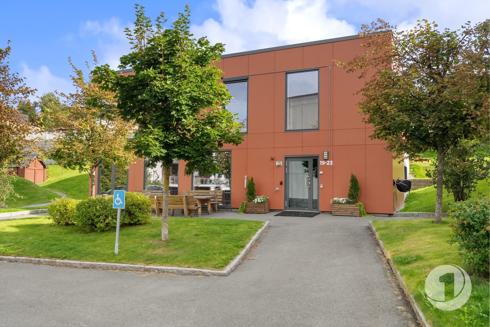 Grendahuset like ved er en av disse. Her finnes det bl.a 2 hybler som besøkende kan leie. Galleribilde