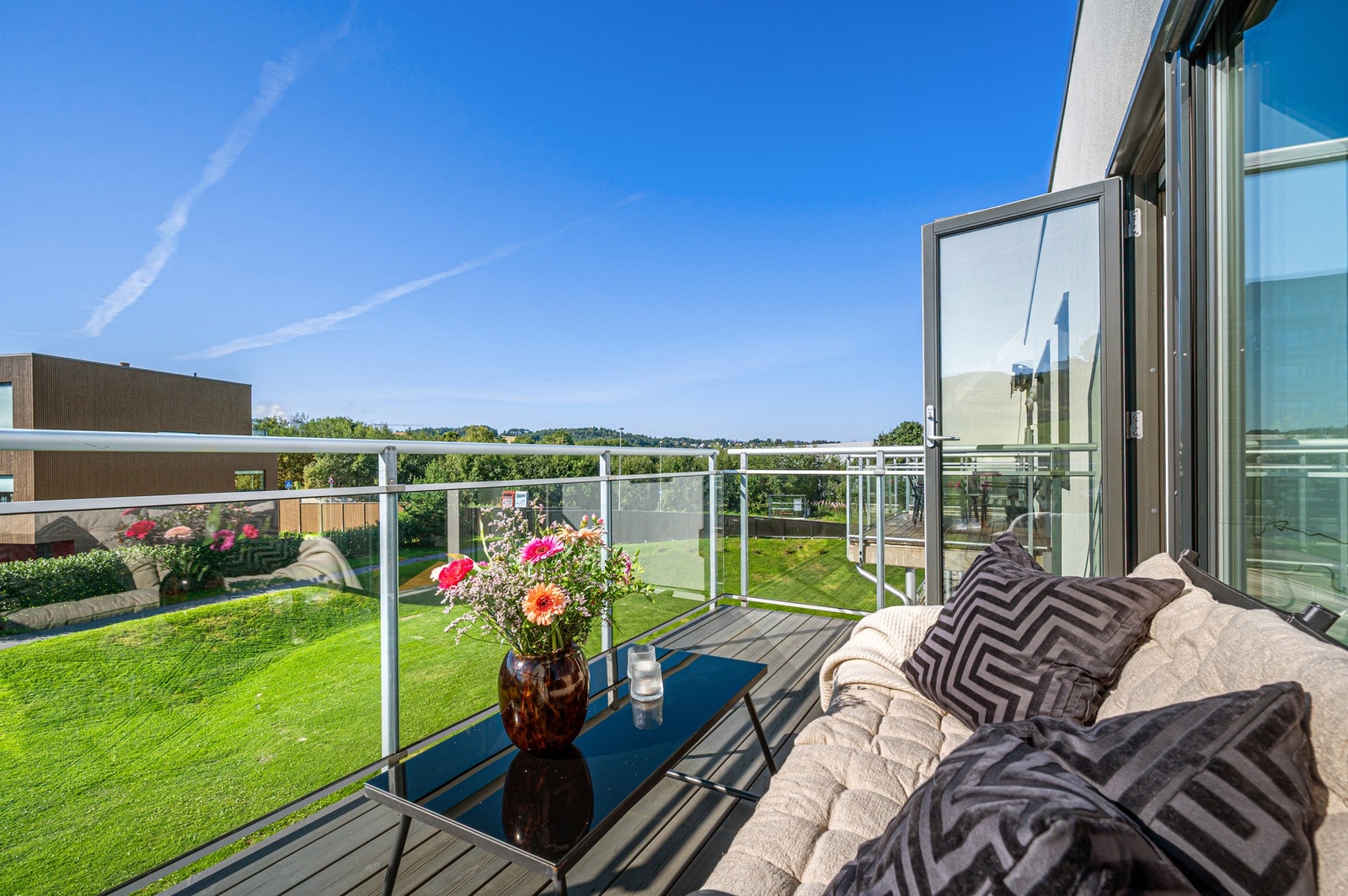 Perfekt plass for å invitere familie og venner på hyggelige sammenkomster. Galleribilde