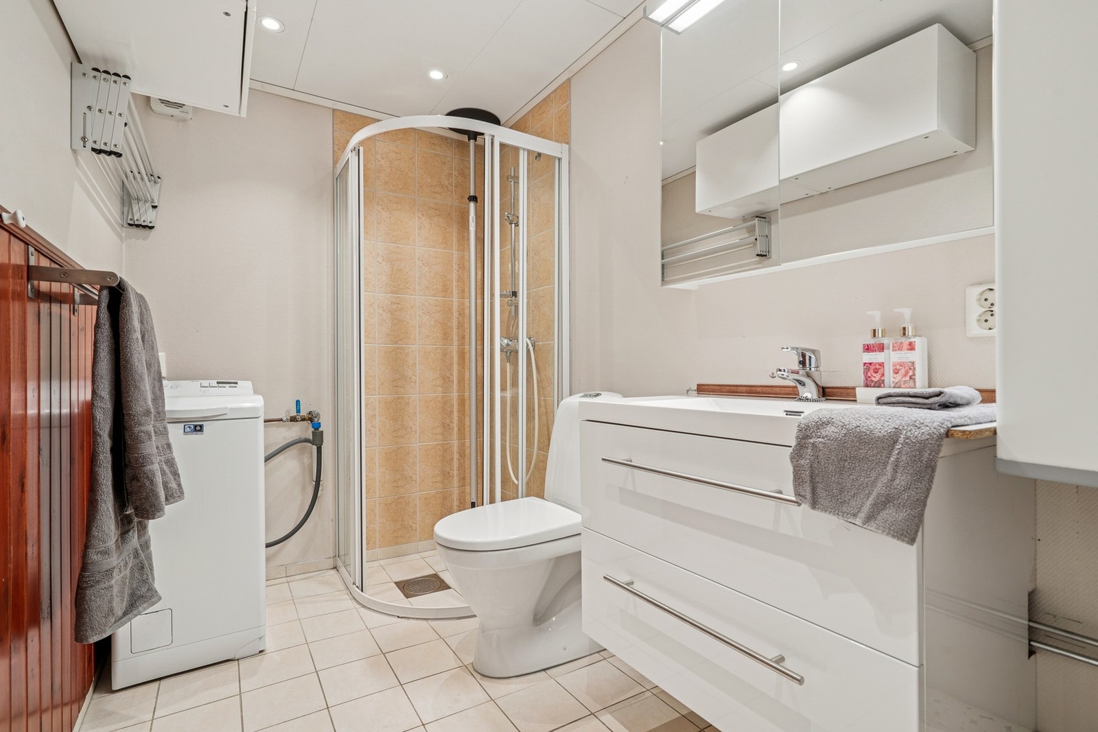 Bad på 4,5 kvm med gulvvarme. Galleribilde