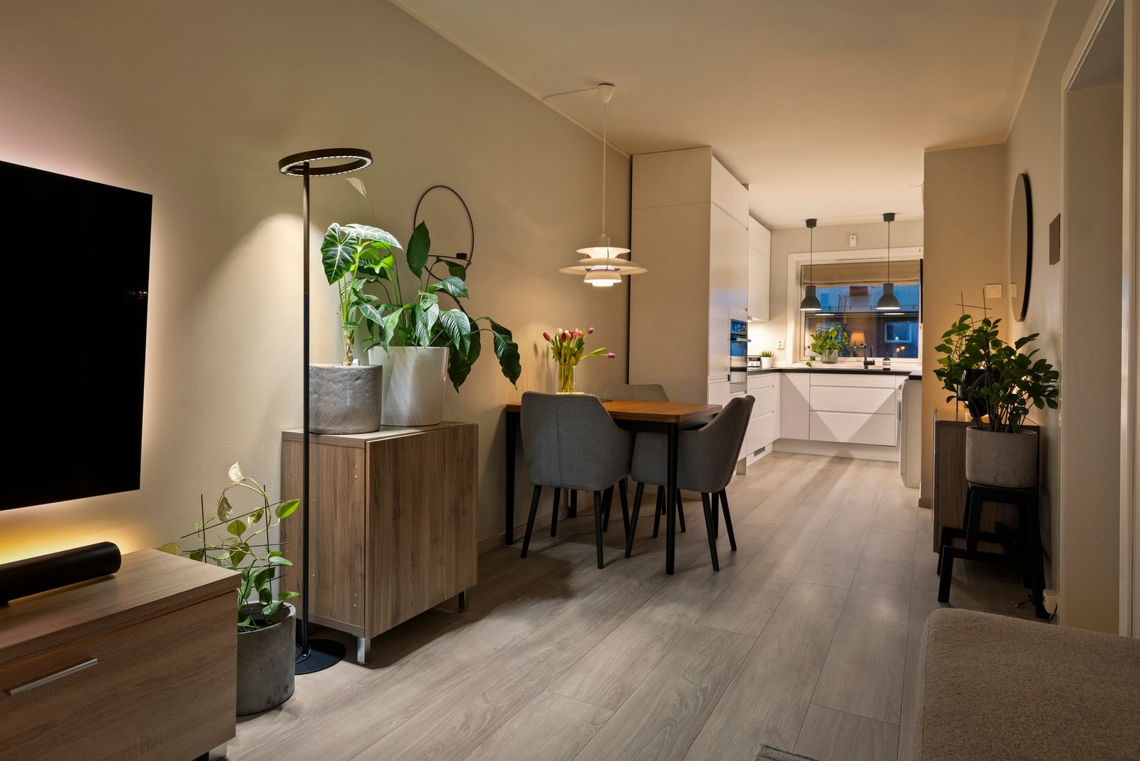 Eller med en lang og hyggelig middag med familie og venner Galleribilde