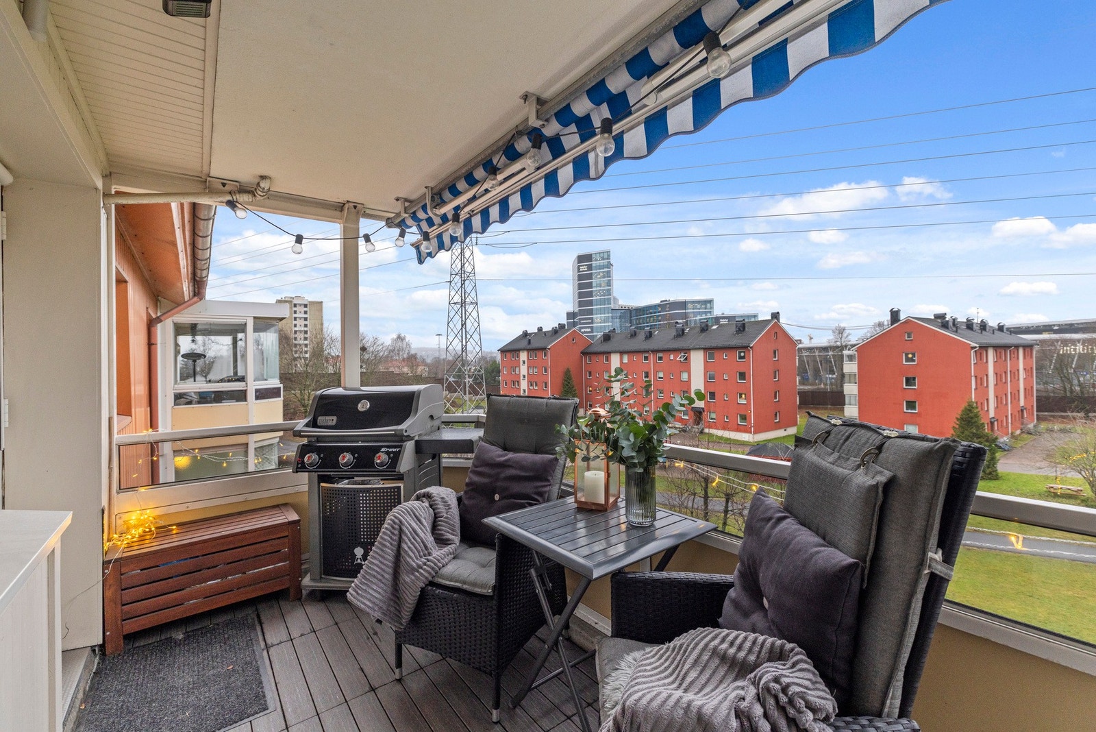 Fra stuen er det utgang til en vestvendt balkong Galleribilde