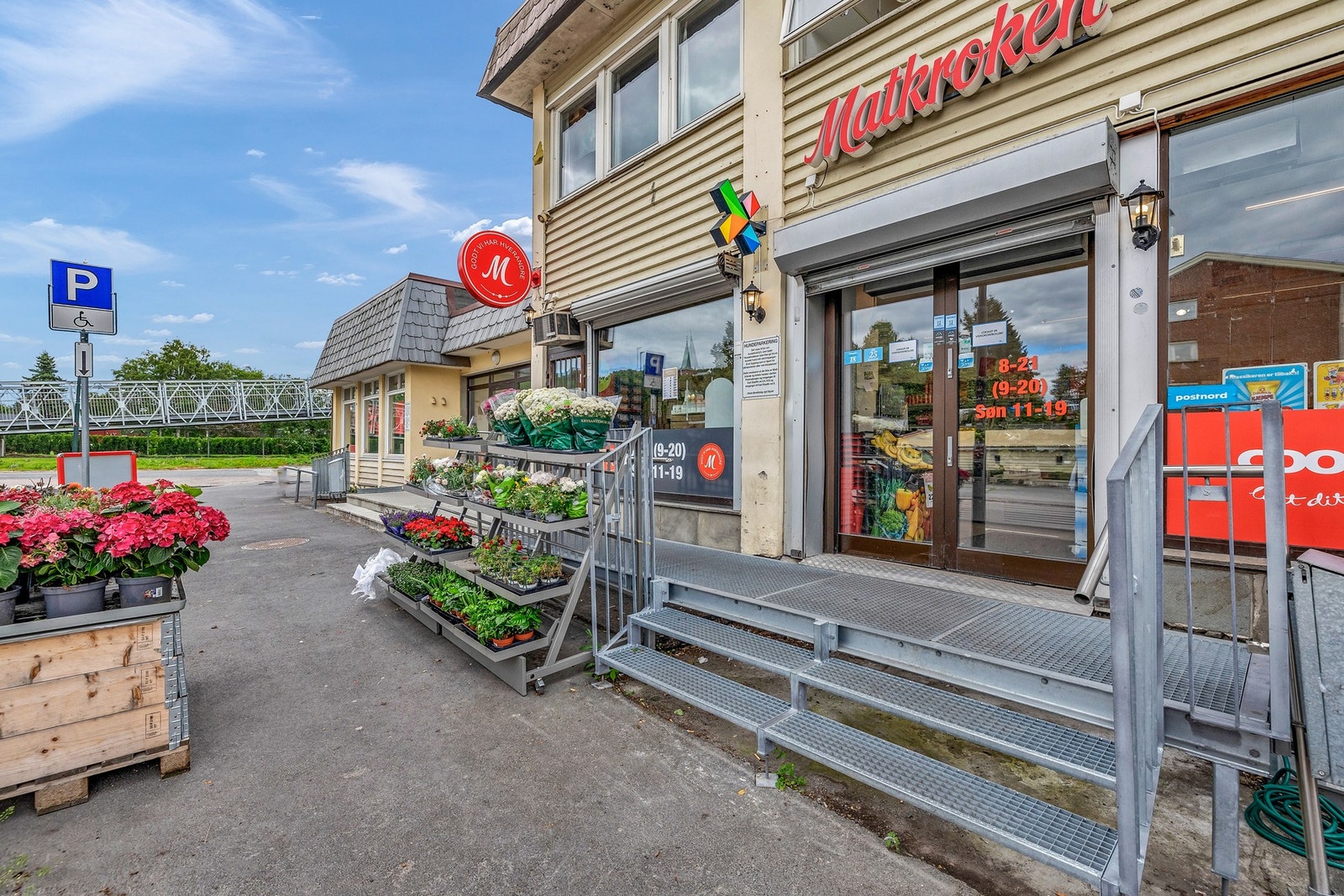 Søndagsåpne Matkroken ligger i starten av Karl Staaffs vei og er en praktisk nærbutikk Galleribilde