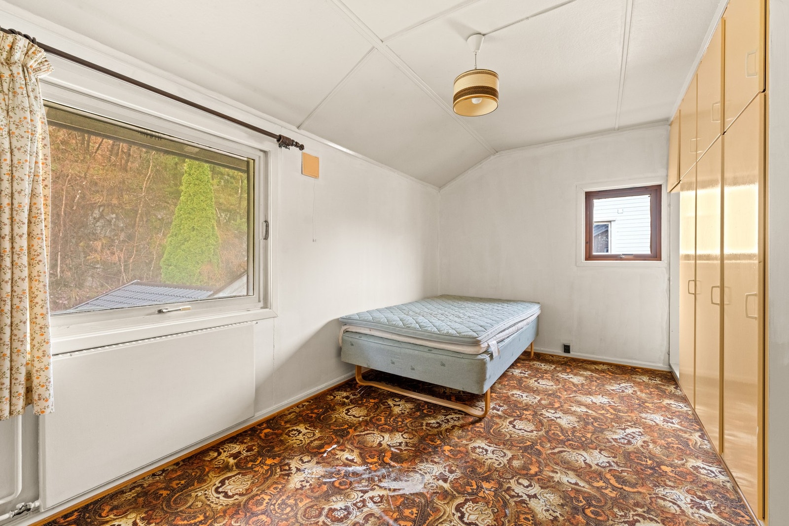 Boligen har tre romslige soverom i 2.etasje. Galleribilde