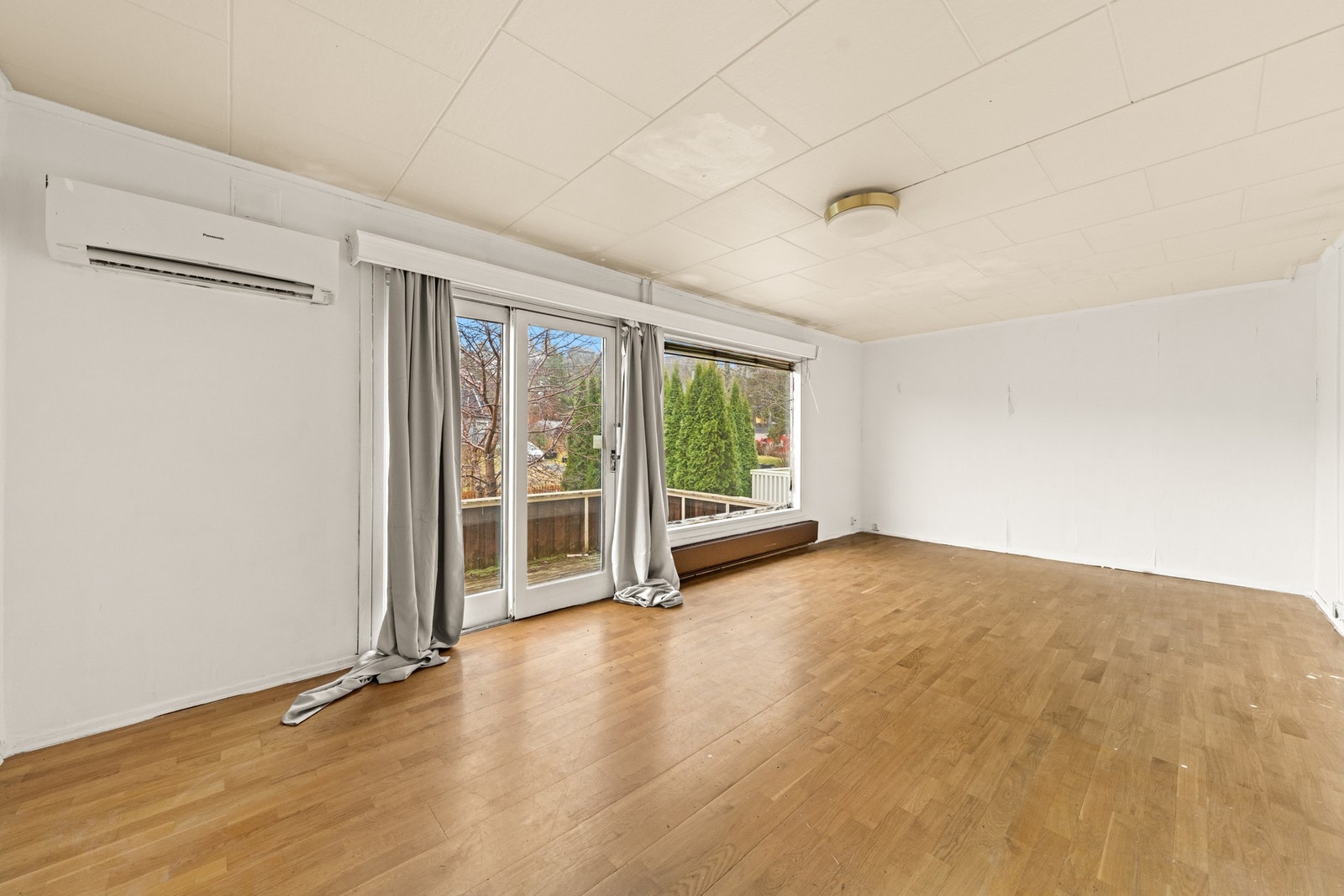 Utagang fra stuen til østvendt balkong. Galleribilde