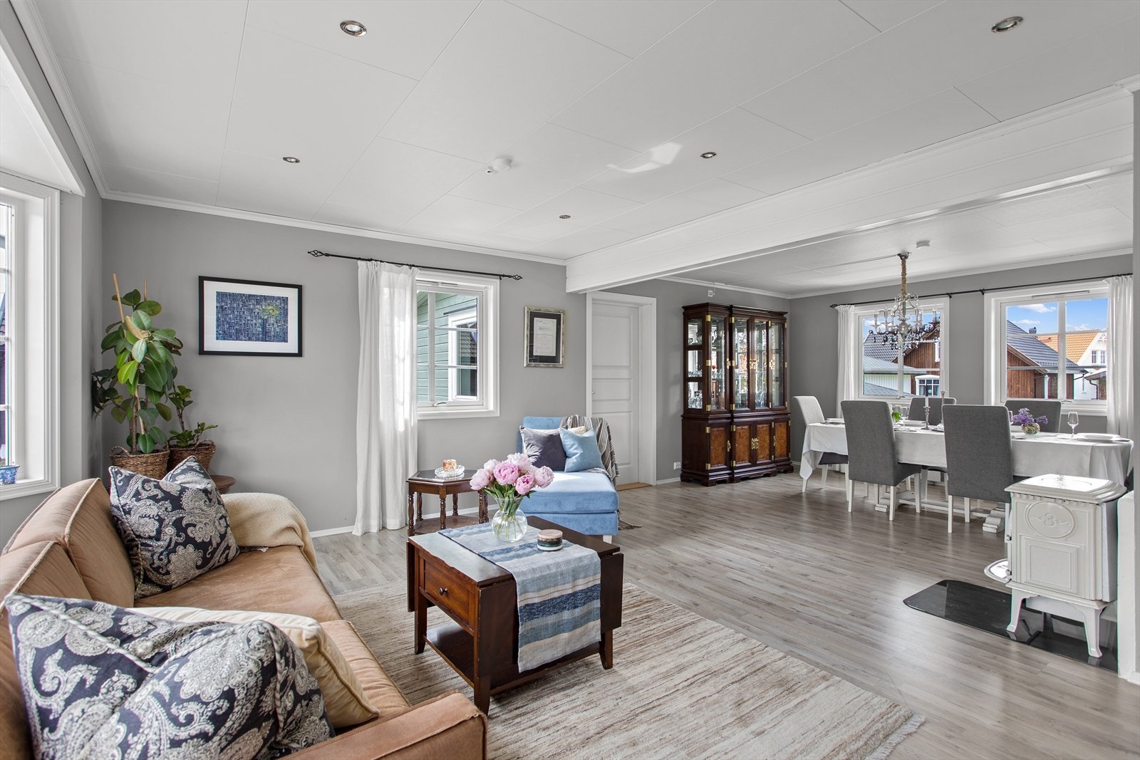 Stua er på hele 46 kvm og har flere innredningsmuligheter. Galleribilde