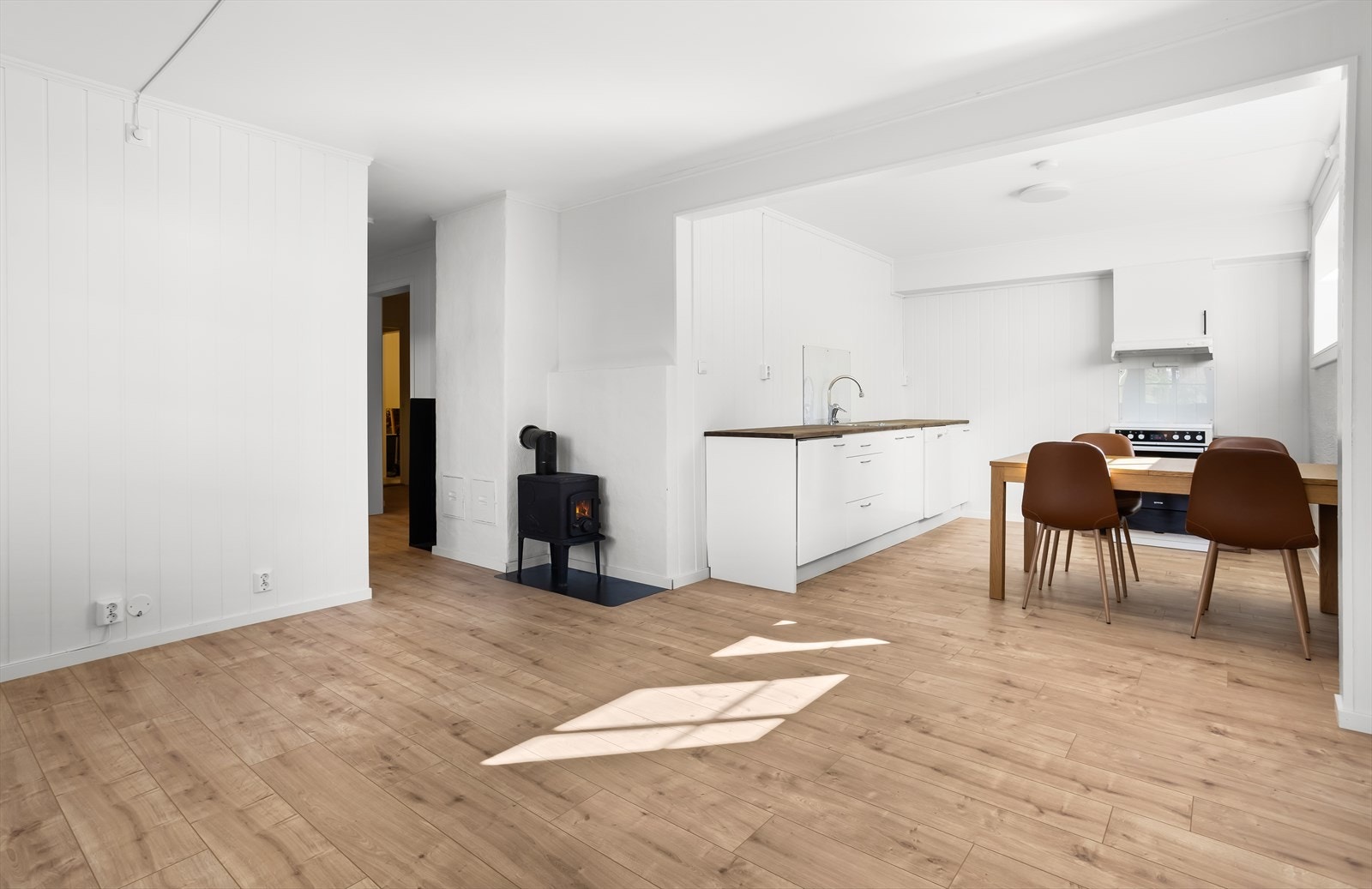 Kjelleren er renovert i 2024/2025 og fremstår moderne. Galleribilde