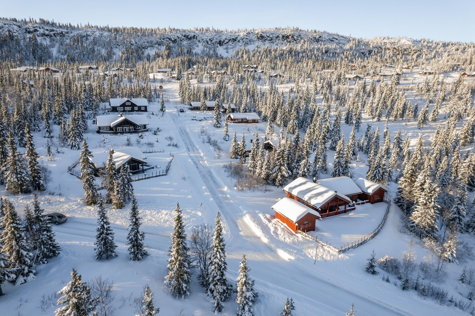 Fritidseiendommen har en fin beliggenhet i et populært hyttefelt mellom Skeikampen og Austlid. Galleribilde