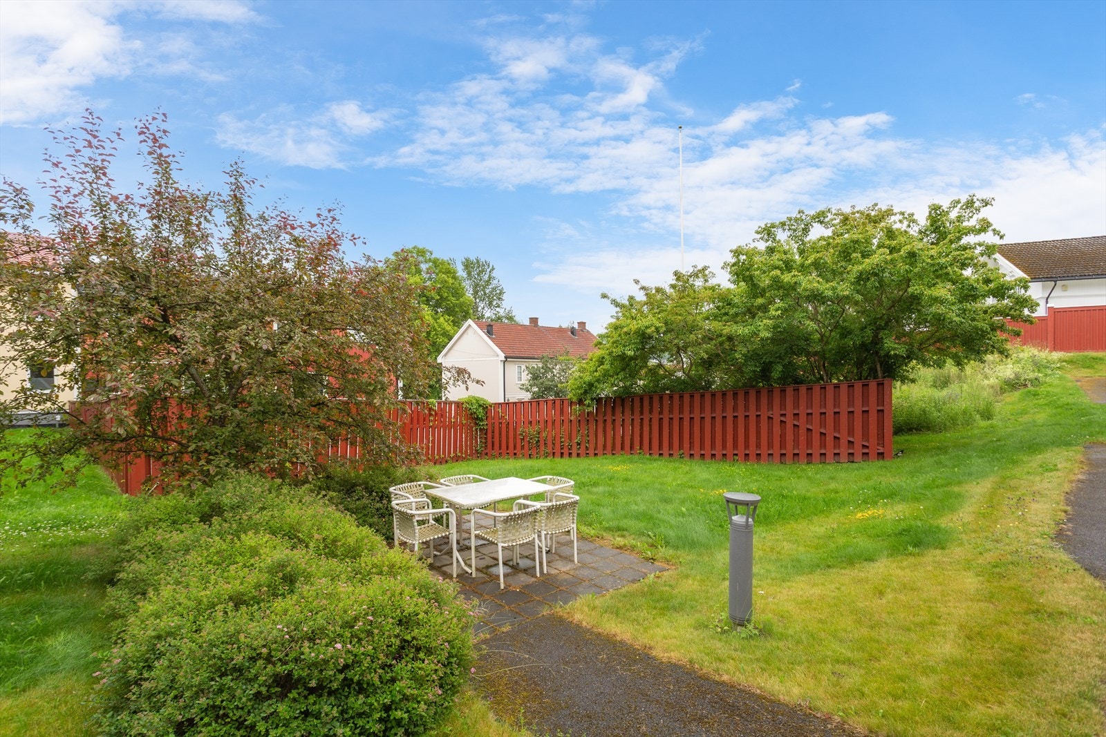 Dette er et sosialt borettslag så her får man mange hyggelige naboer med på kjøpet ! Galleribilde